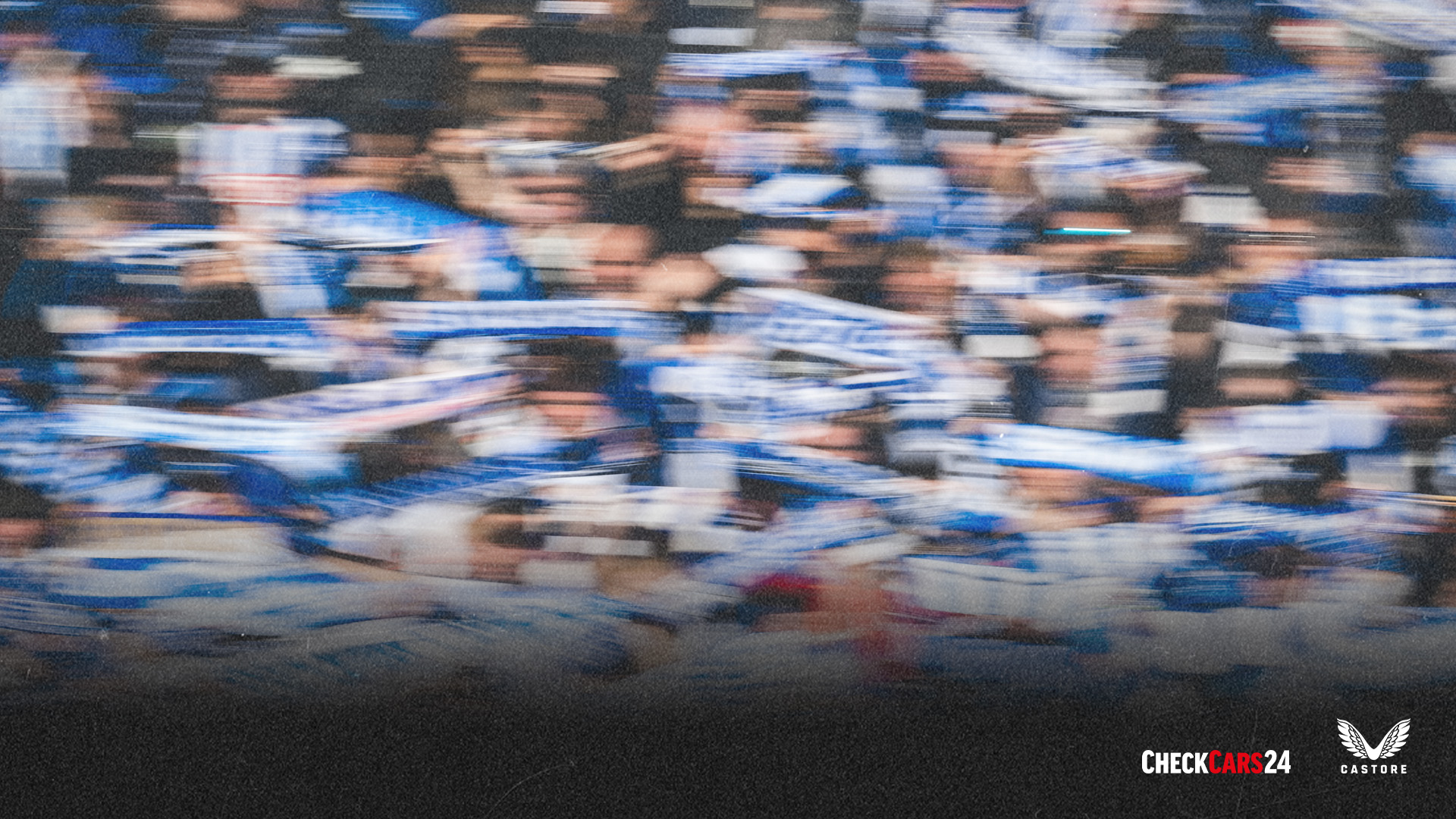 Die Logos von Hertha BSC und Schalke 04 vor einem verschwommenen Hintergrund aus Hertha-Schals.