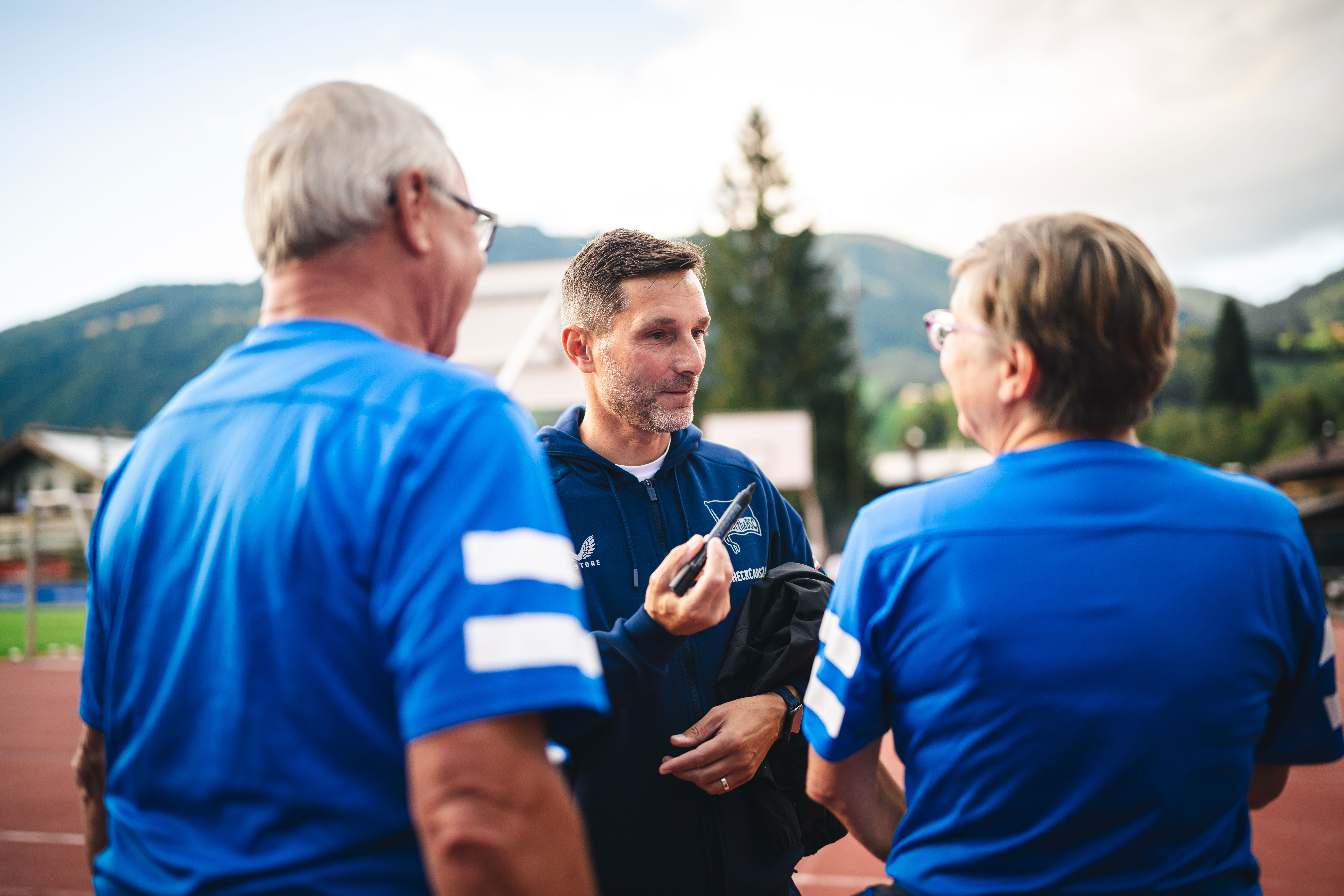 Stefan Leitl im Gespräch mit Fans.