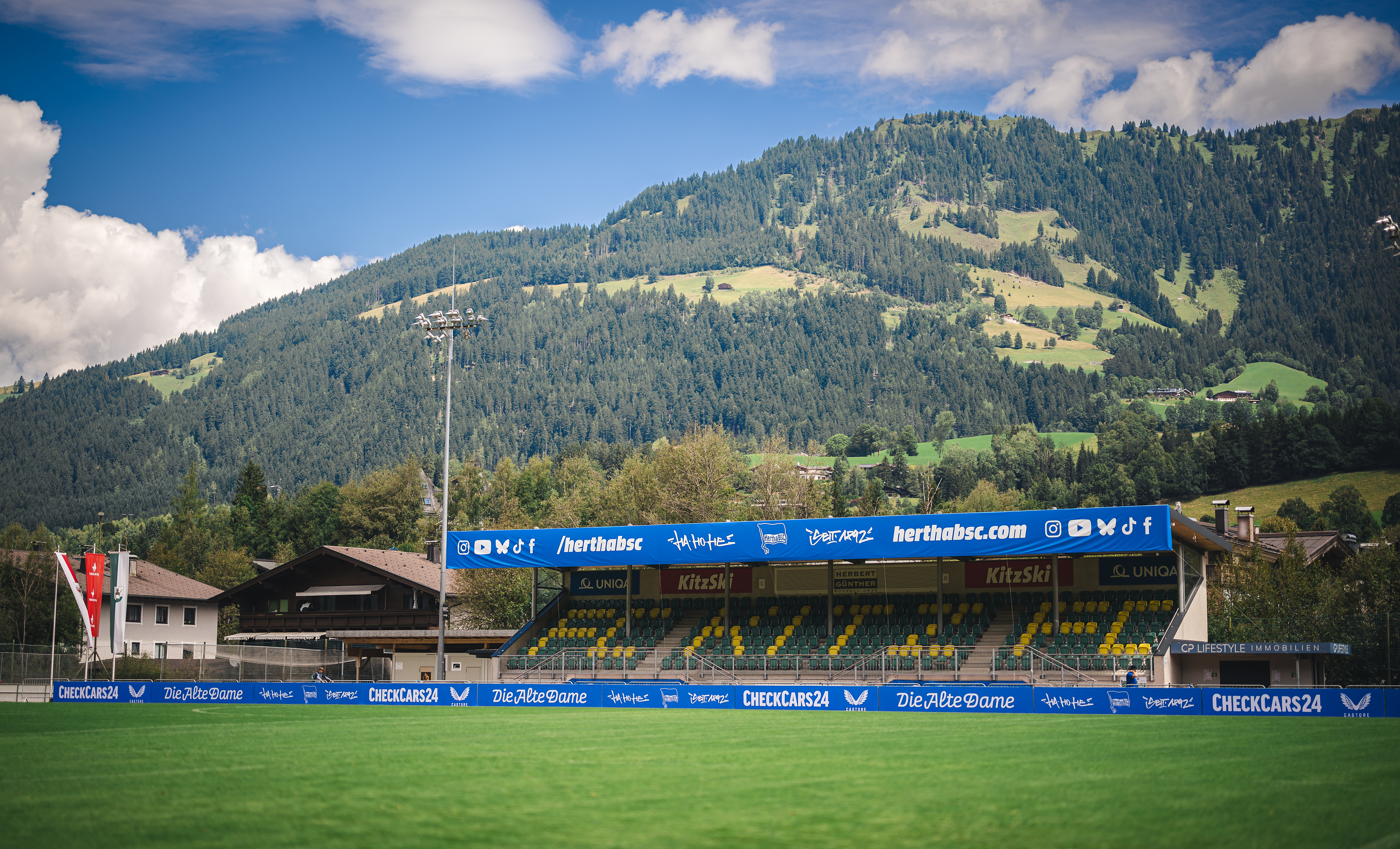 Das Stadion des FC Kitzbühel.