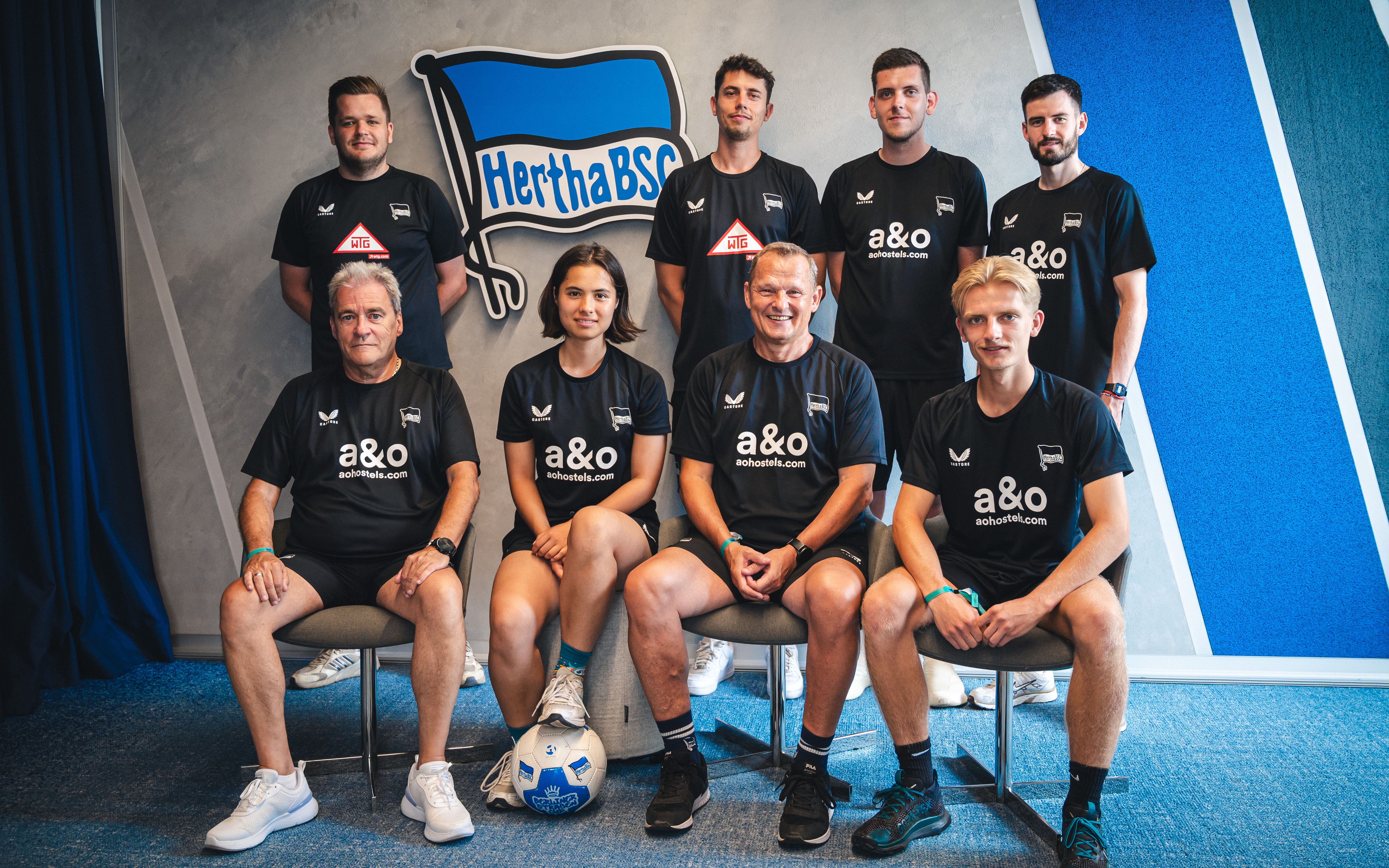 Die Trainerinnen und Trainer unserer Frauen- und Mädelsteams.