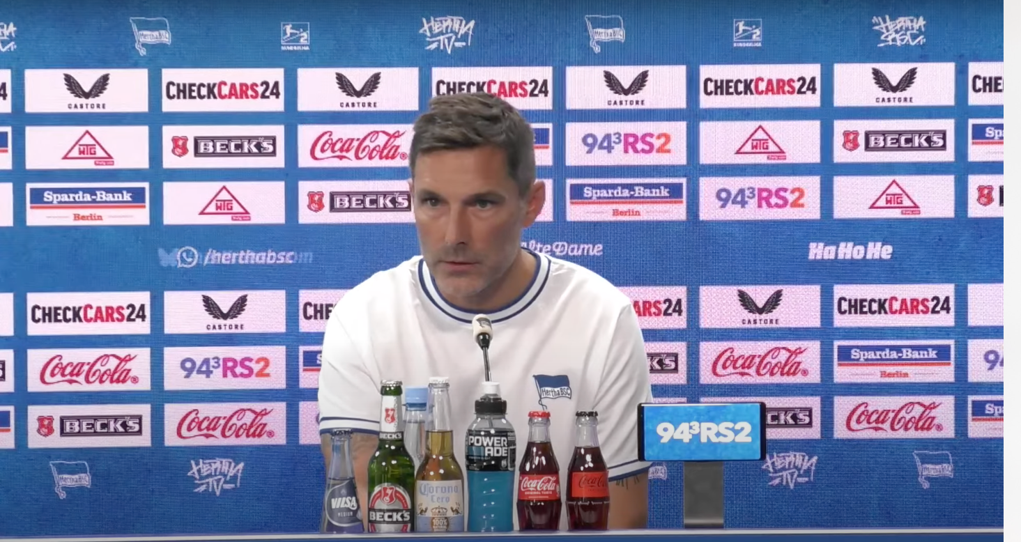 Stefan Leitl auf der Pressekonferenz vor dem Heimspiel gegen Elversberg.