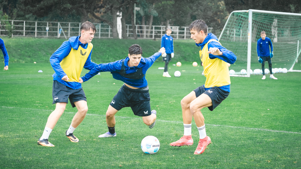 Die U17 auf dem Trainingsplatz.