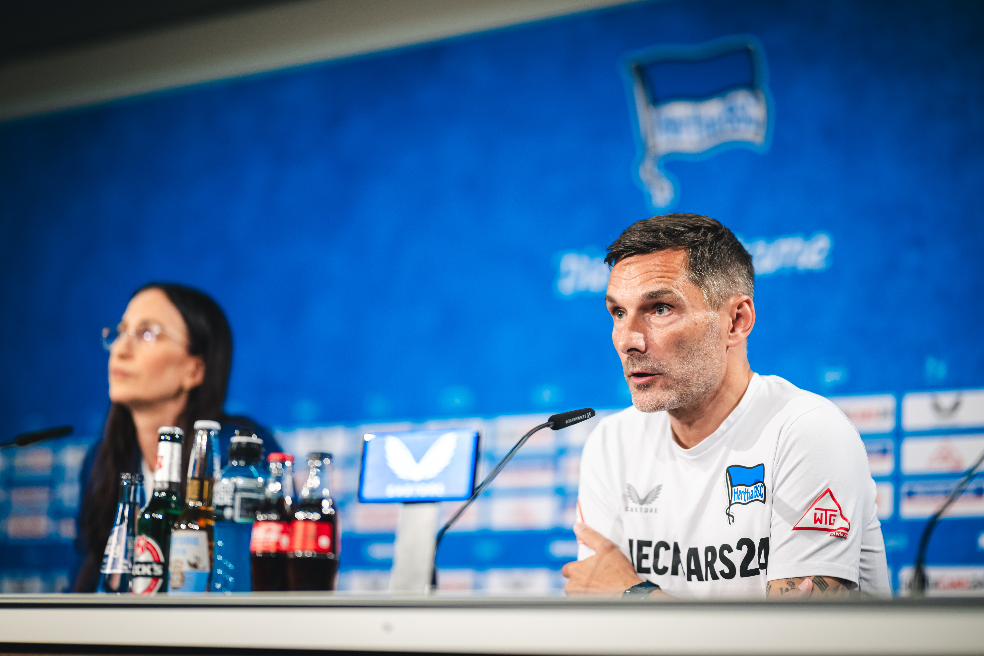 Stefan Leitl bei der PK nach dem Heimspiel gegen Elversberg.