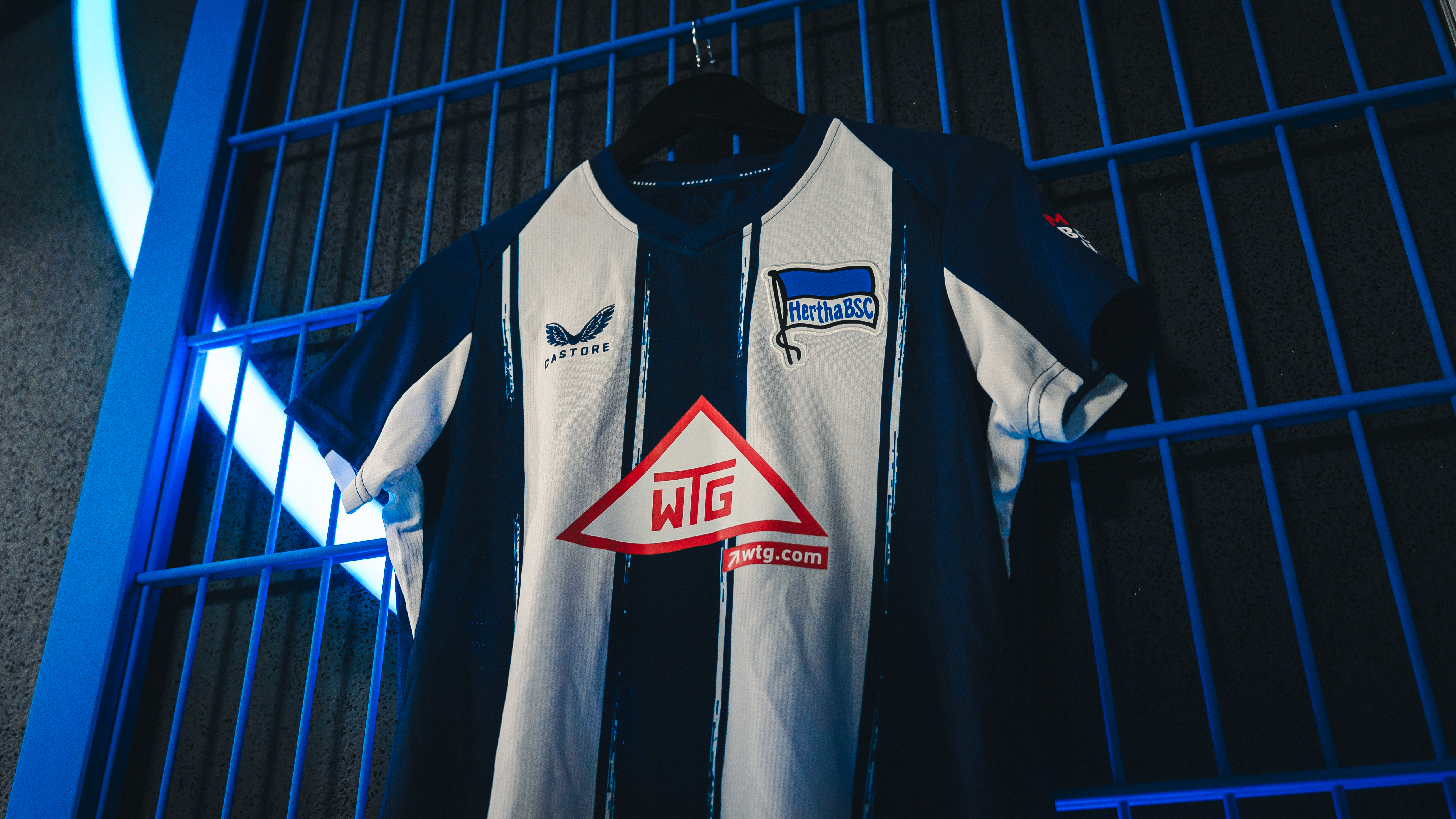 Das Frauen-Trikot der Saison 2024/25.