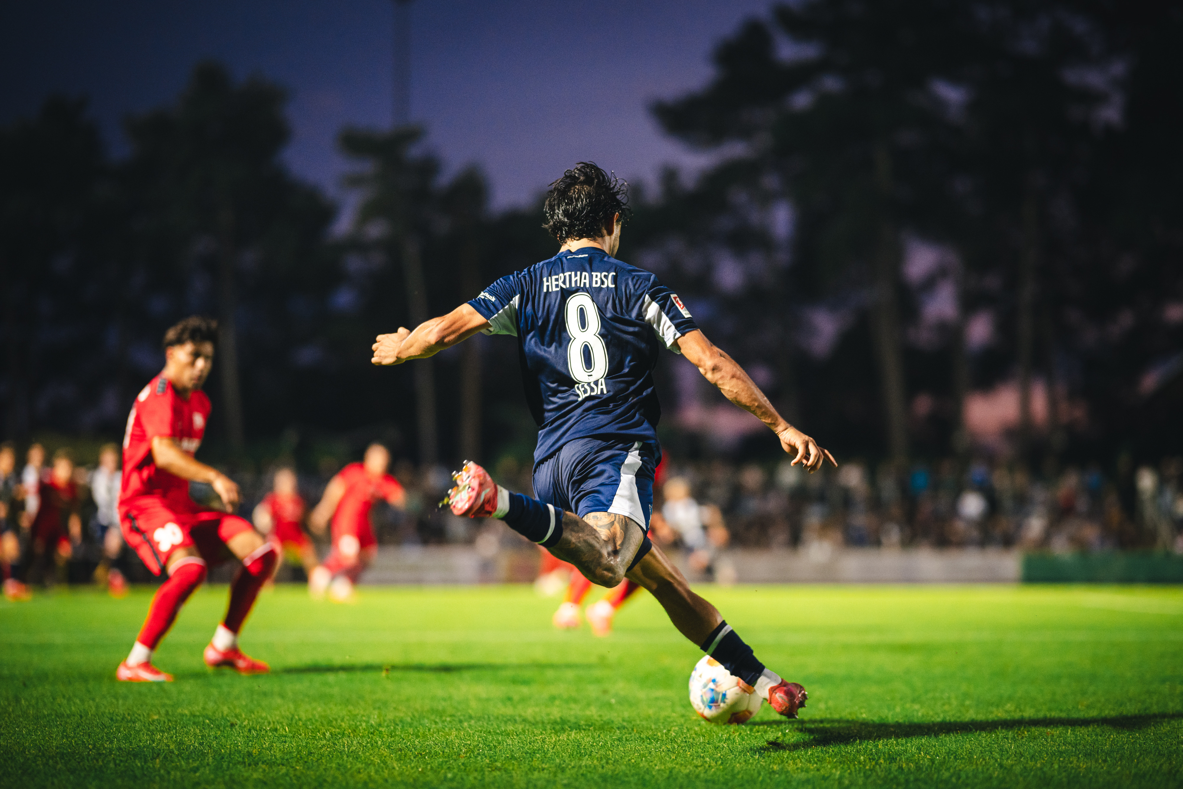 Kevin Sessa am Ball in Zehlendorf.