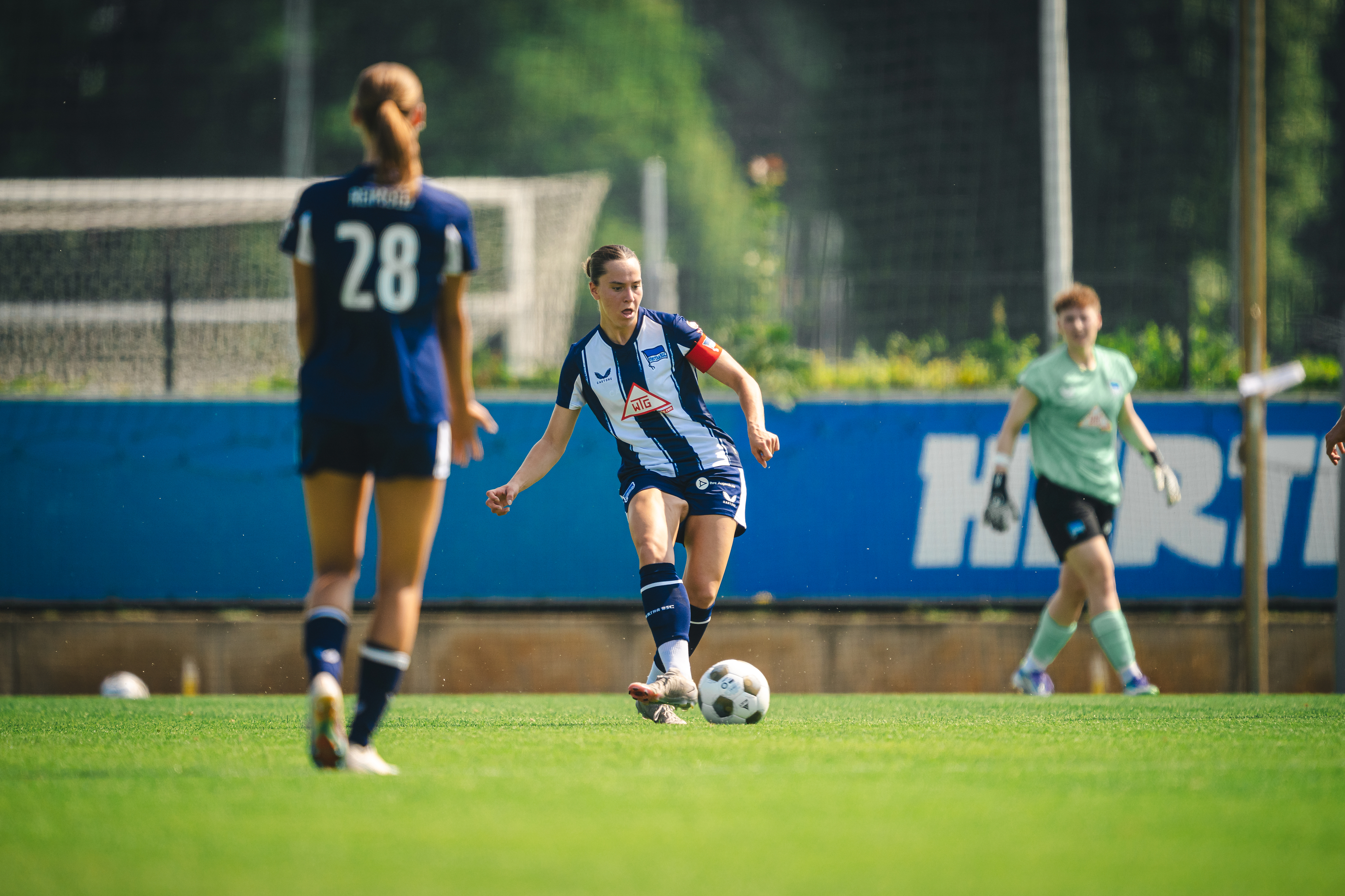 Lotte Reimold, Clara Dreher und Aaliyah Thomas in Aktion.