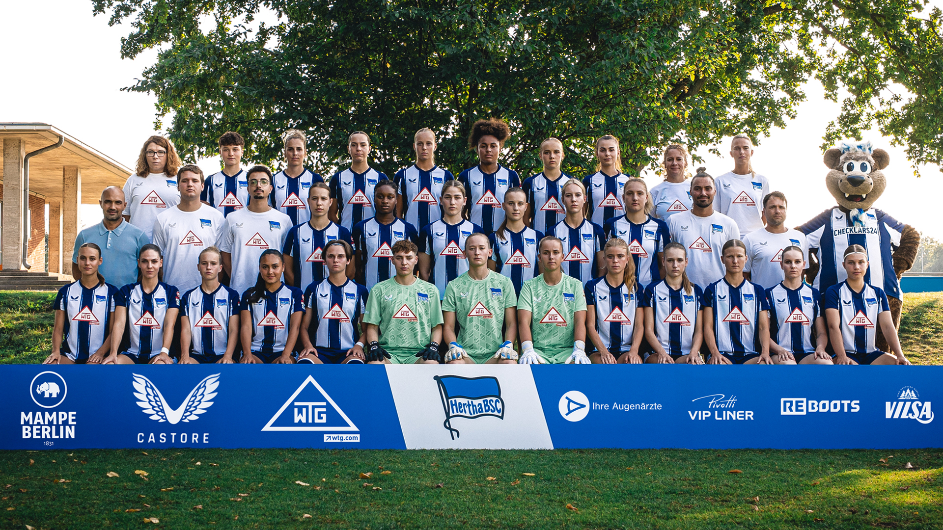 Das Teamfoto der 1. Frauen der Saison 2025/26.