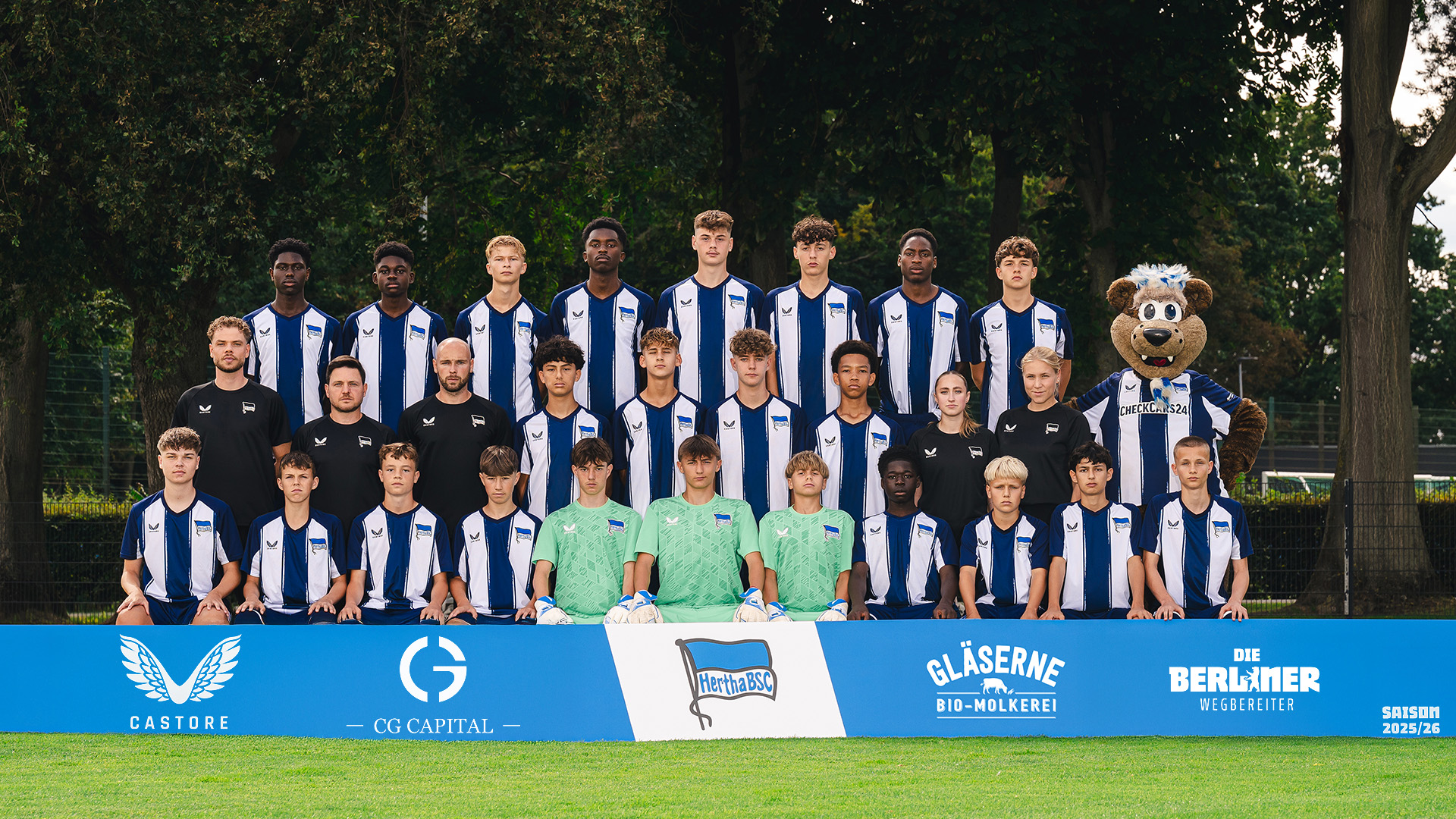 Die blau-weiße U15 2025/26.