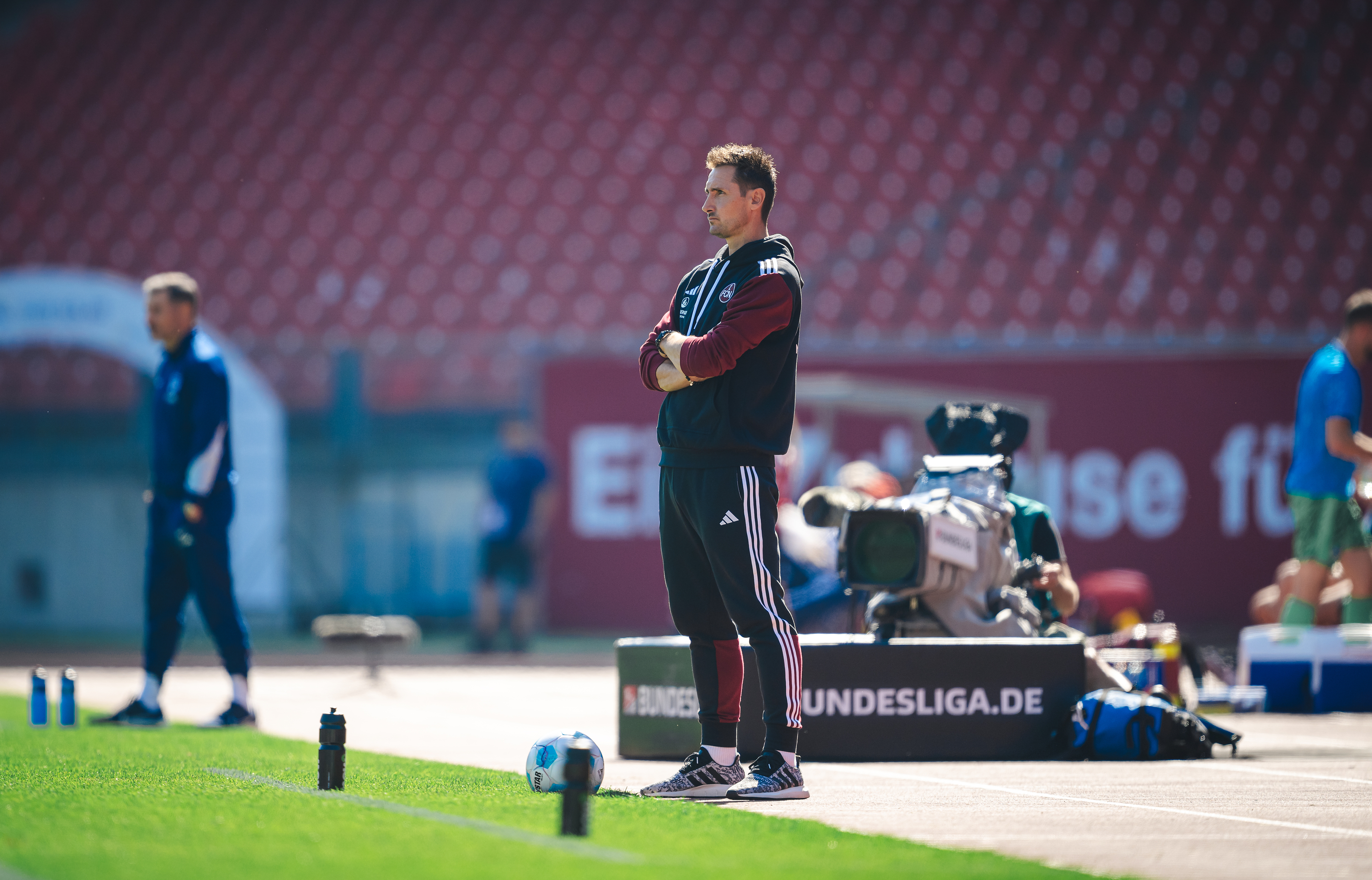 Miroslav Klose an der Seitenlinie.