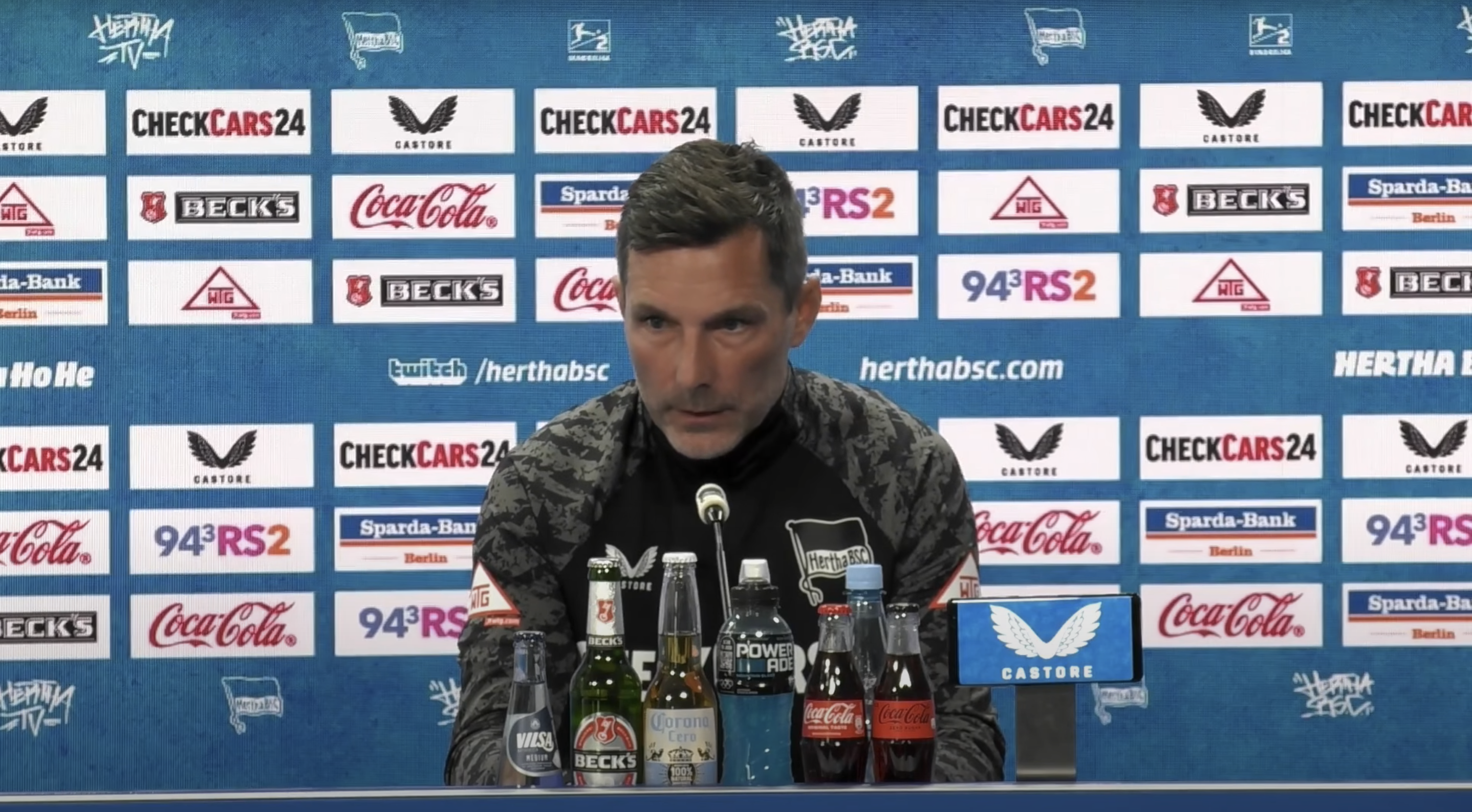 Stefan Leitl bei der Pressekonferenz.