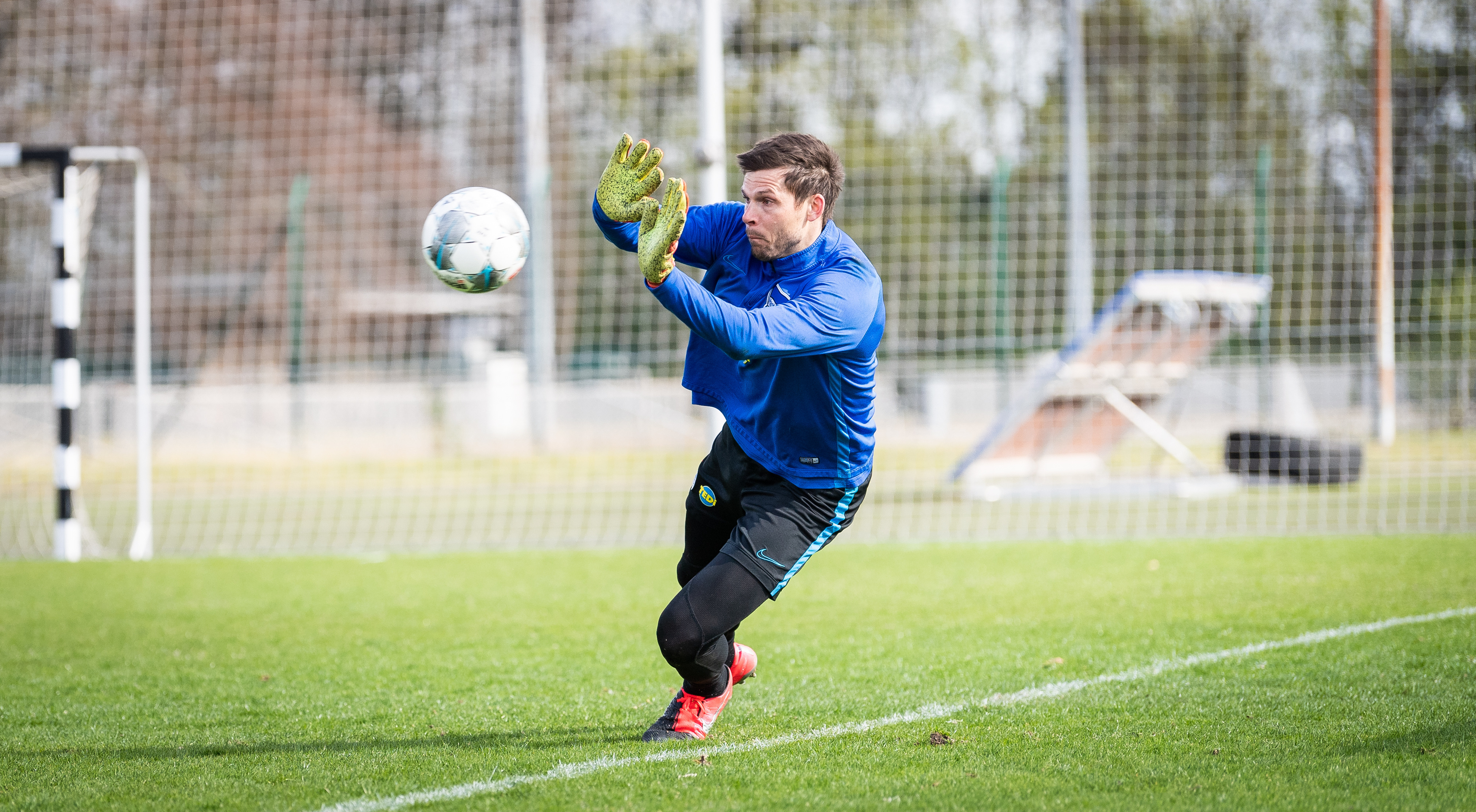 Rune Jarstein pariert einen Ball im Training.