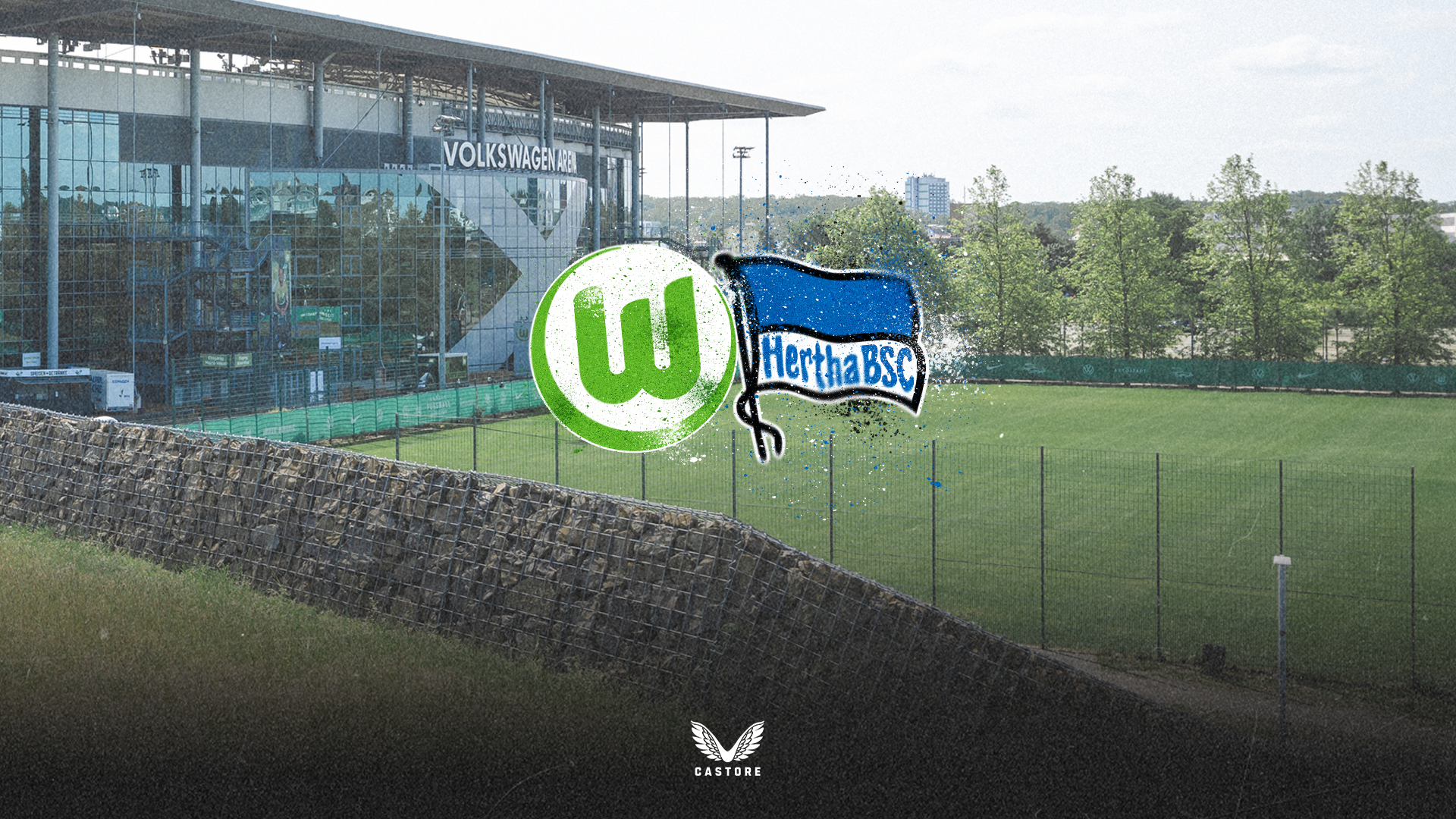 Blick auf die VW-Arena und den danebenliegenden Trainingsplatz des VfL Wolfsburg.