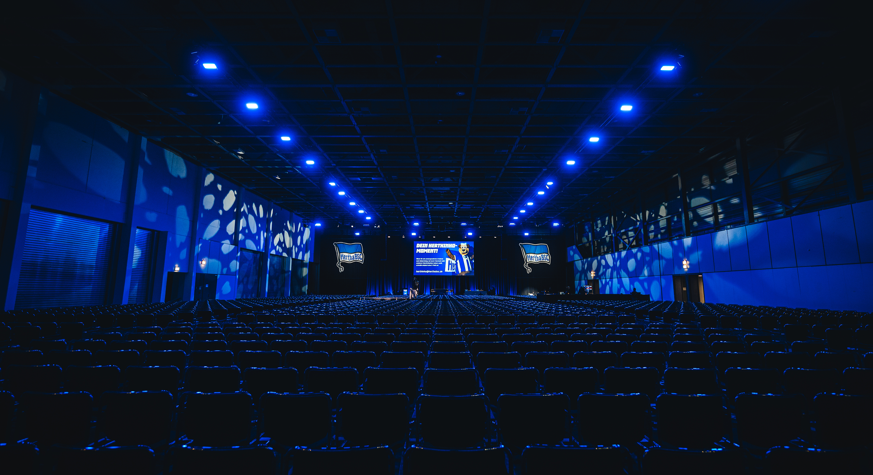 Die Halle bei der Mitgliederversammlung im Mai 2025.