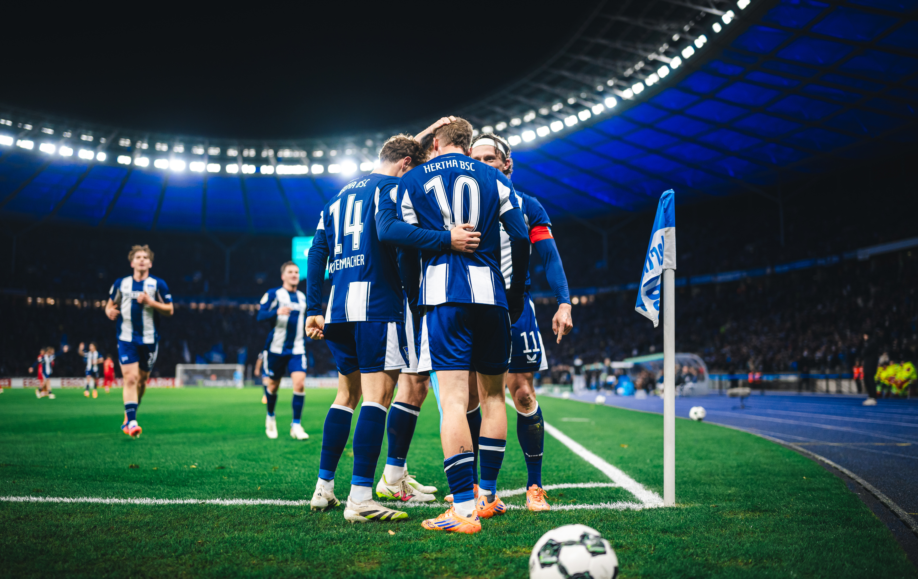 Die Herthaner bejubeln das 1:0.