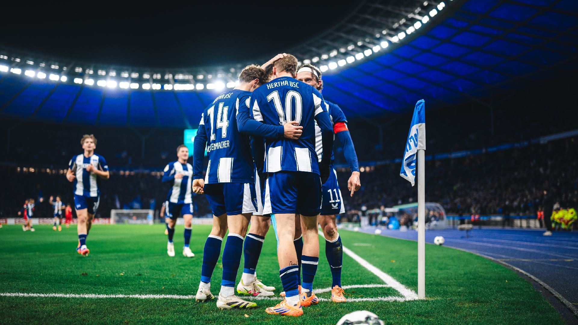 Die Herthaner bejubeln das 1:0.