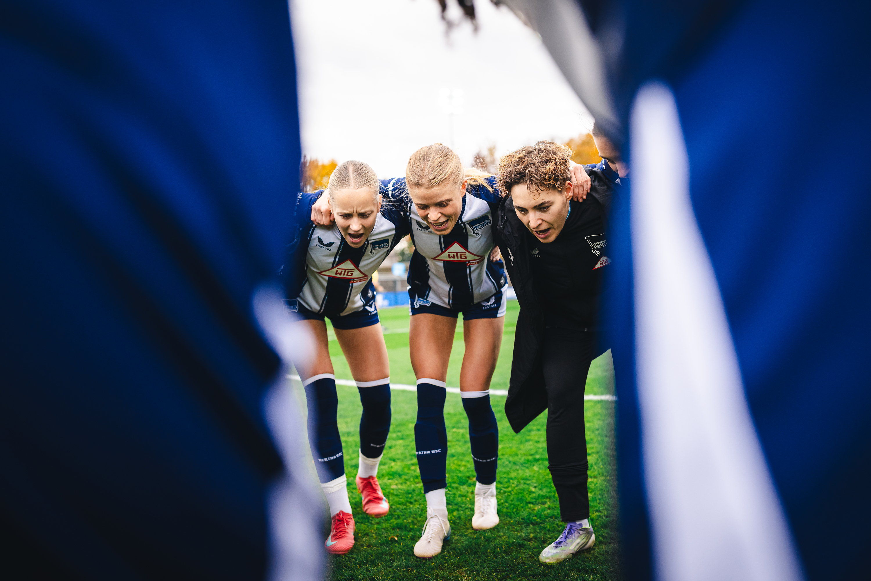 Die 1. Frauen im Mannschaftskreis.