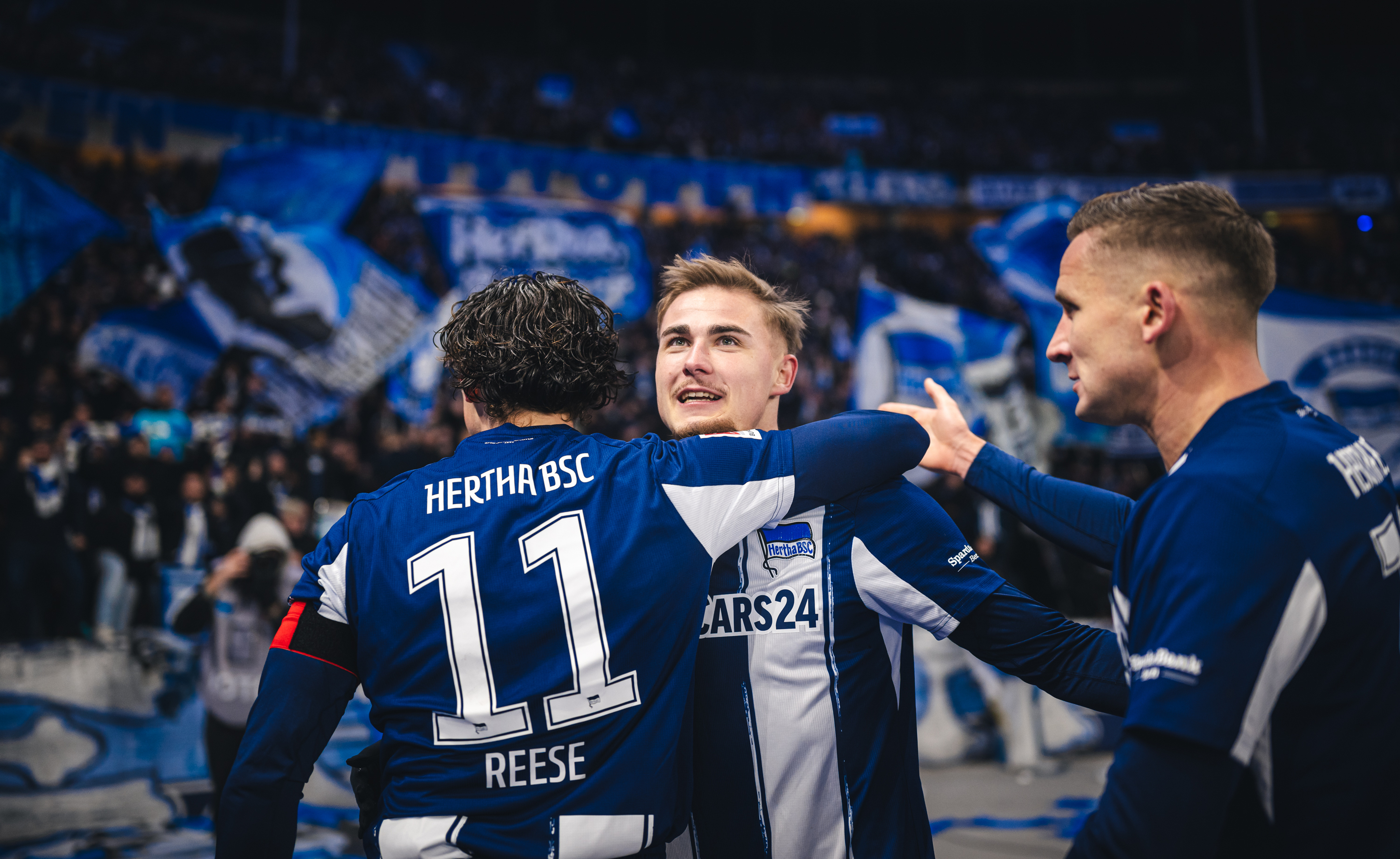 Die Herthaner bejubeln das Tor.