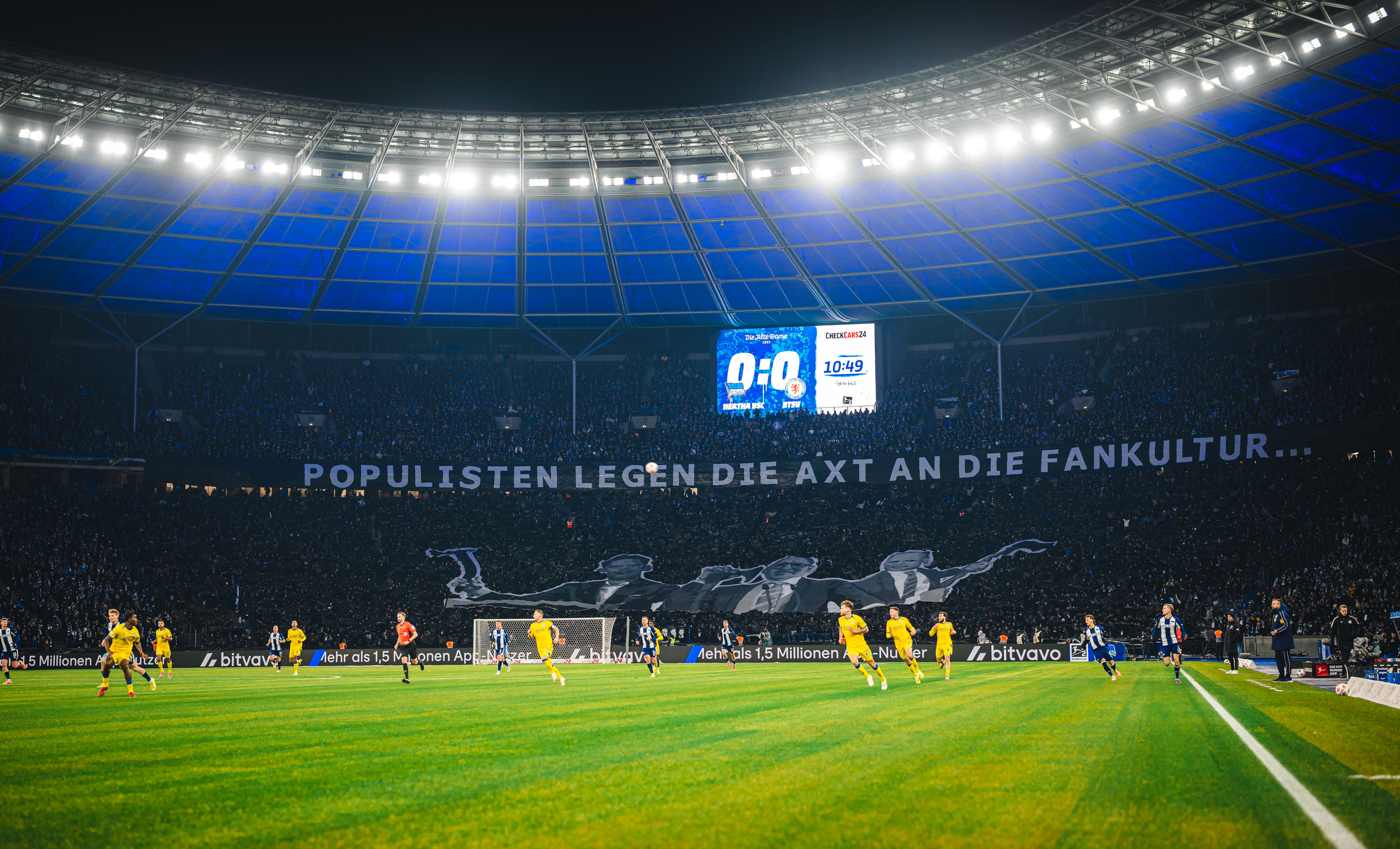 Fanprotest beim Heimspiel gegen Braunschweig mit einem Spruchband in der Ostkurve.