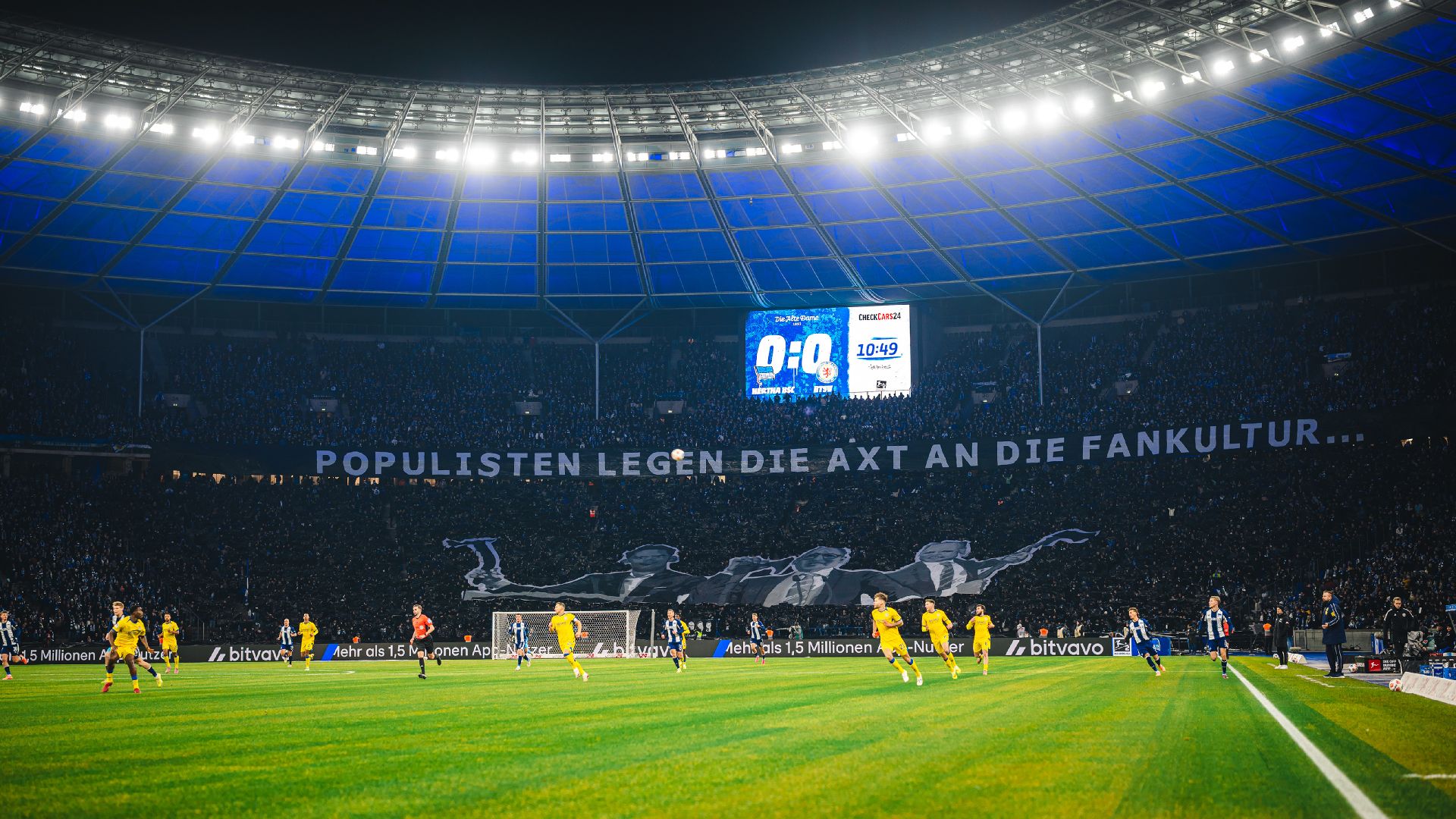 Fanprotest beim Heimspiel gegen Braunschweig mit einem Spruchband in der Ostkurve.