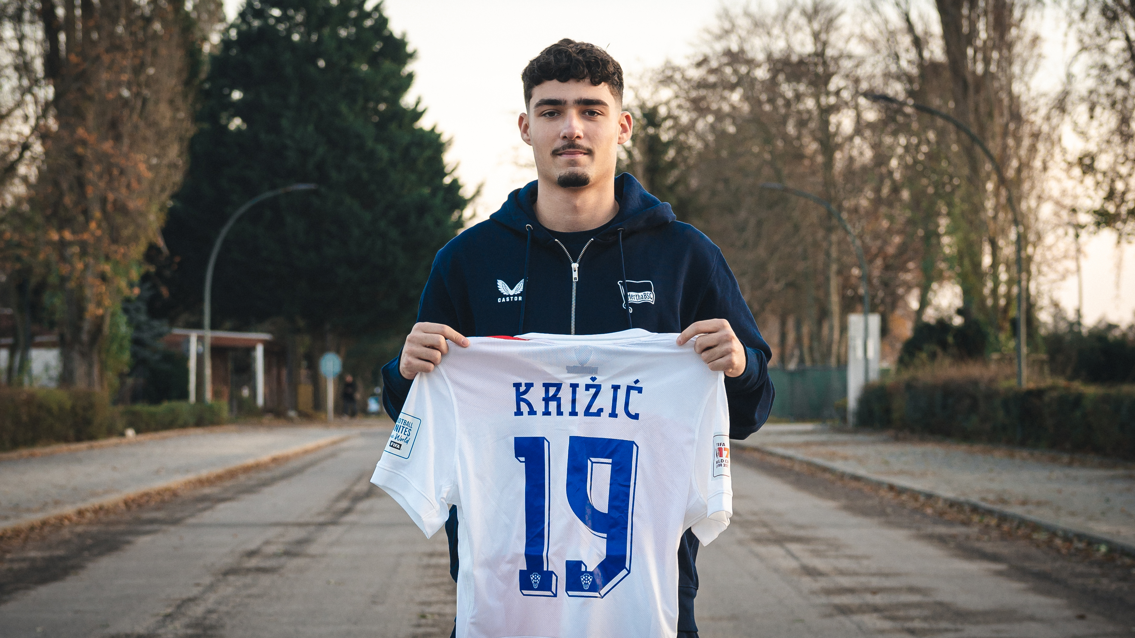 Ivan Križić mit einem kroatischen Trikot.