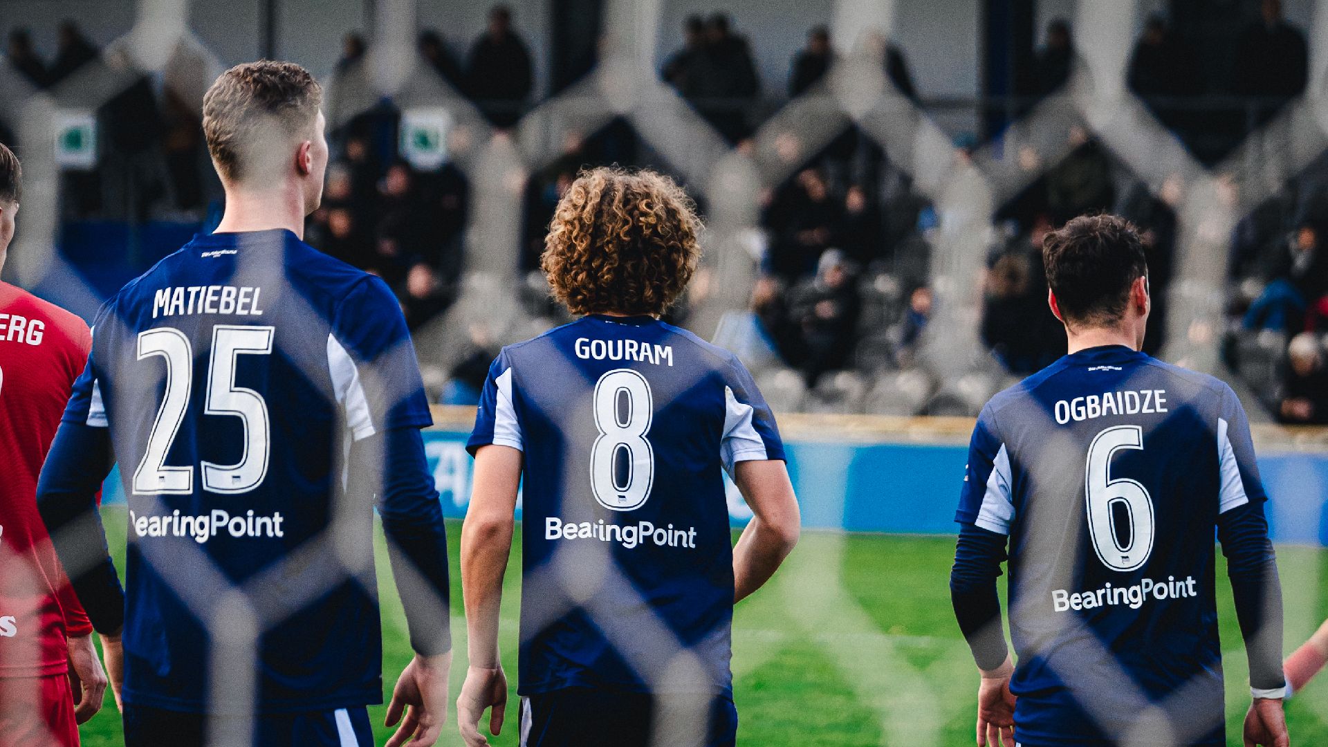 Eine Gruppe U23-Spieler in einem Heimduell.