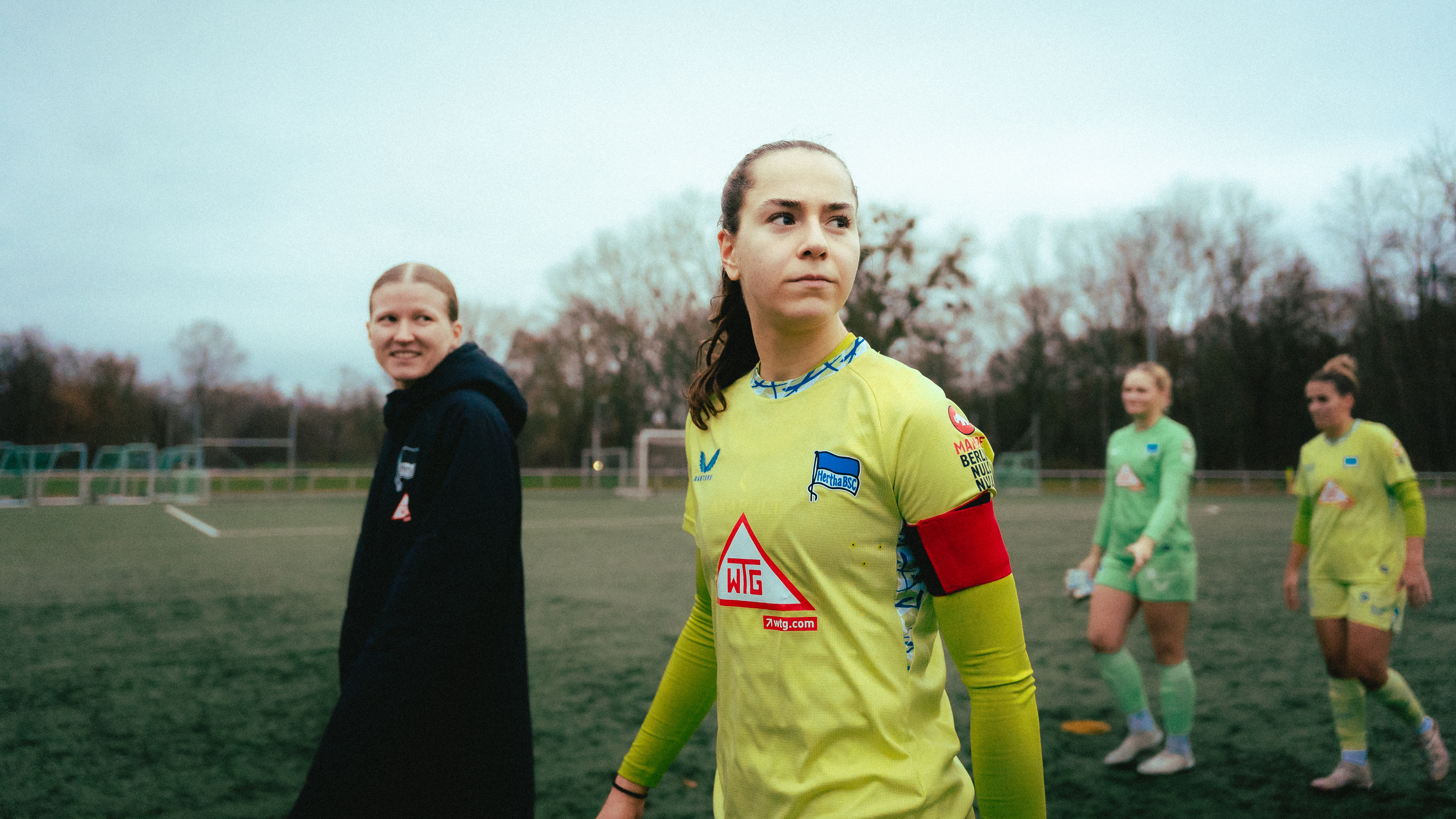 Clara Dreher und Lilli Genthe gehen in Jena vom Platz.