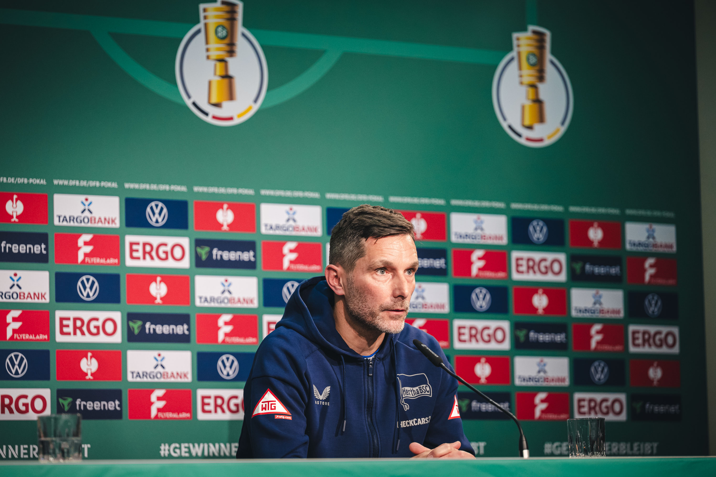 Stefan Leitl spricht auf der PK nach dem Pokalsieg gegen Kaiserslautern.