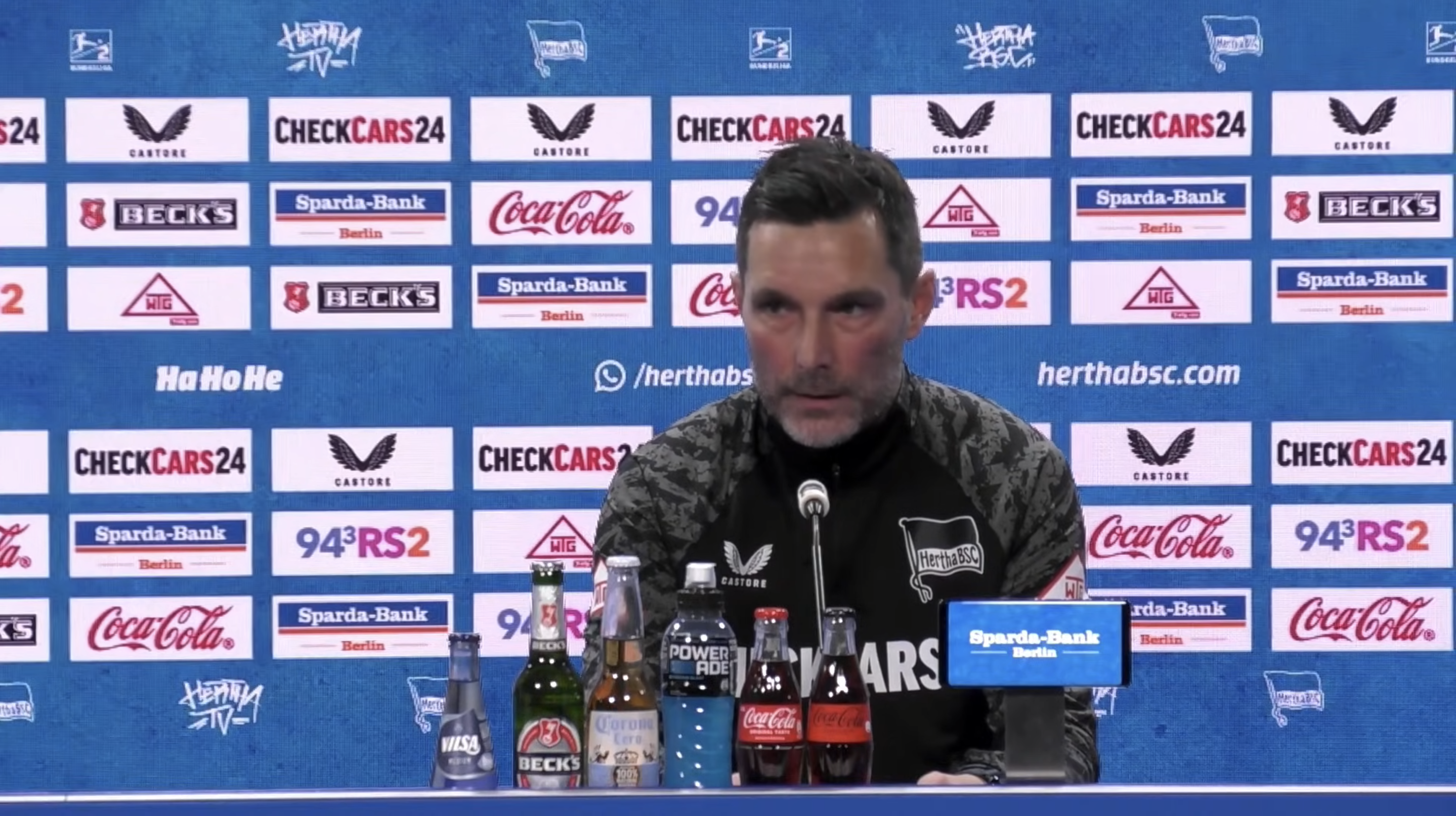 Stefan Leitl auf der PK vor Magdeburg.