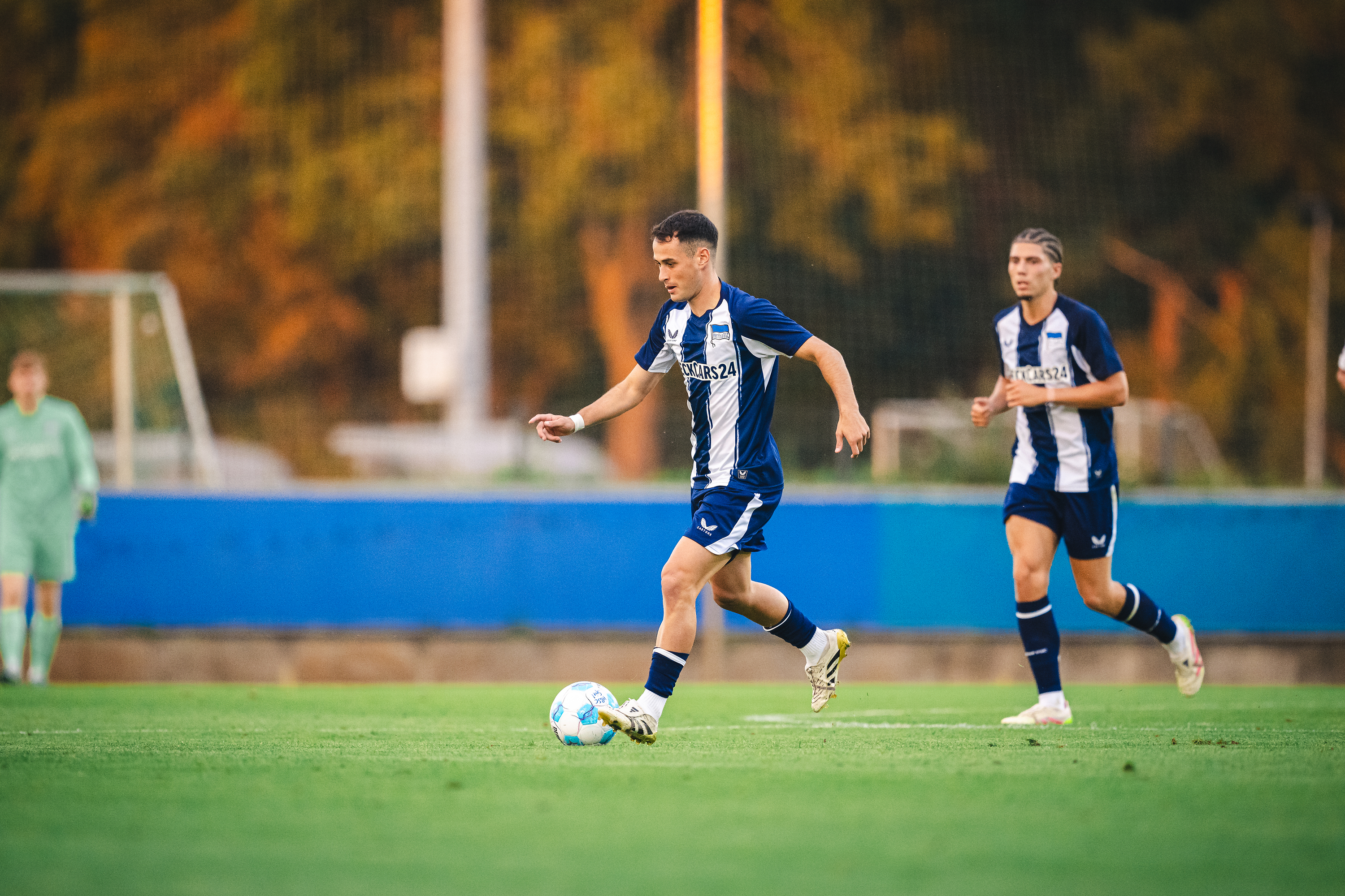 Shalva Ogbaidze am Ball.