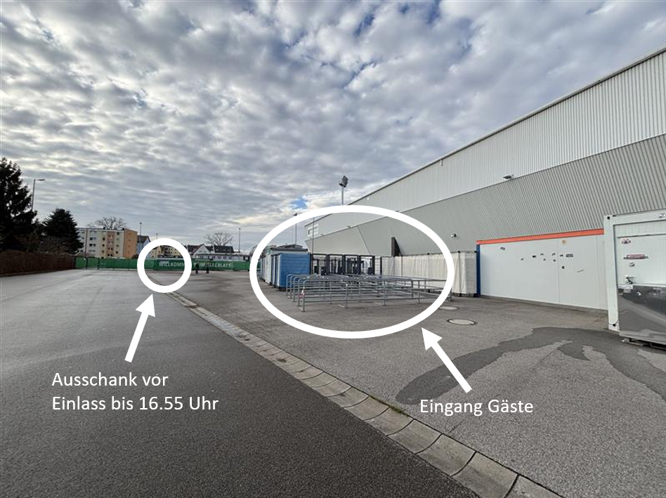 Getränkeausschank am Stadion.