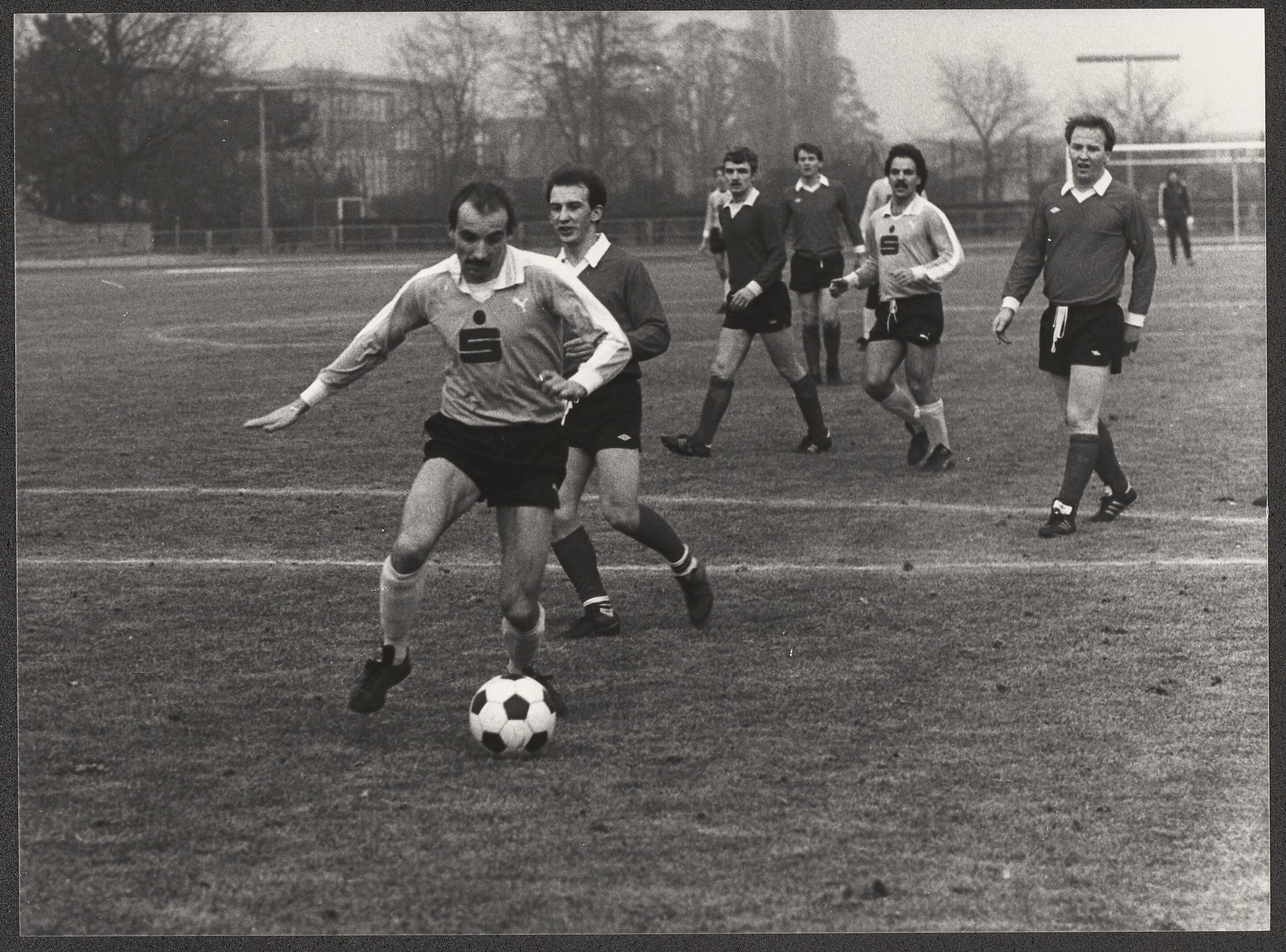 Horst Ehrmanntraut am Ball.