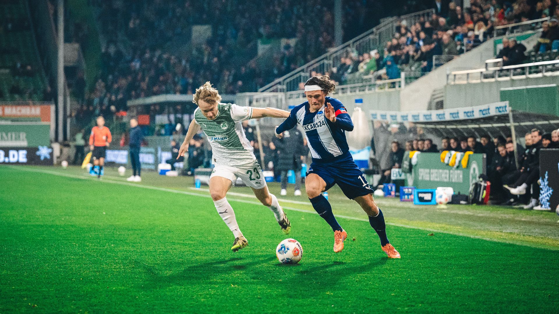 Fabian Reese führt den Ball.