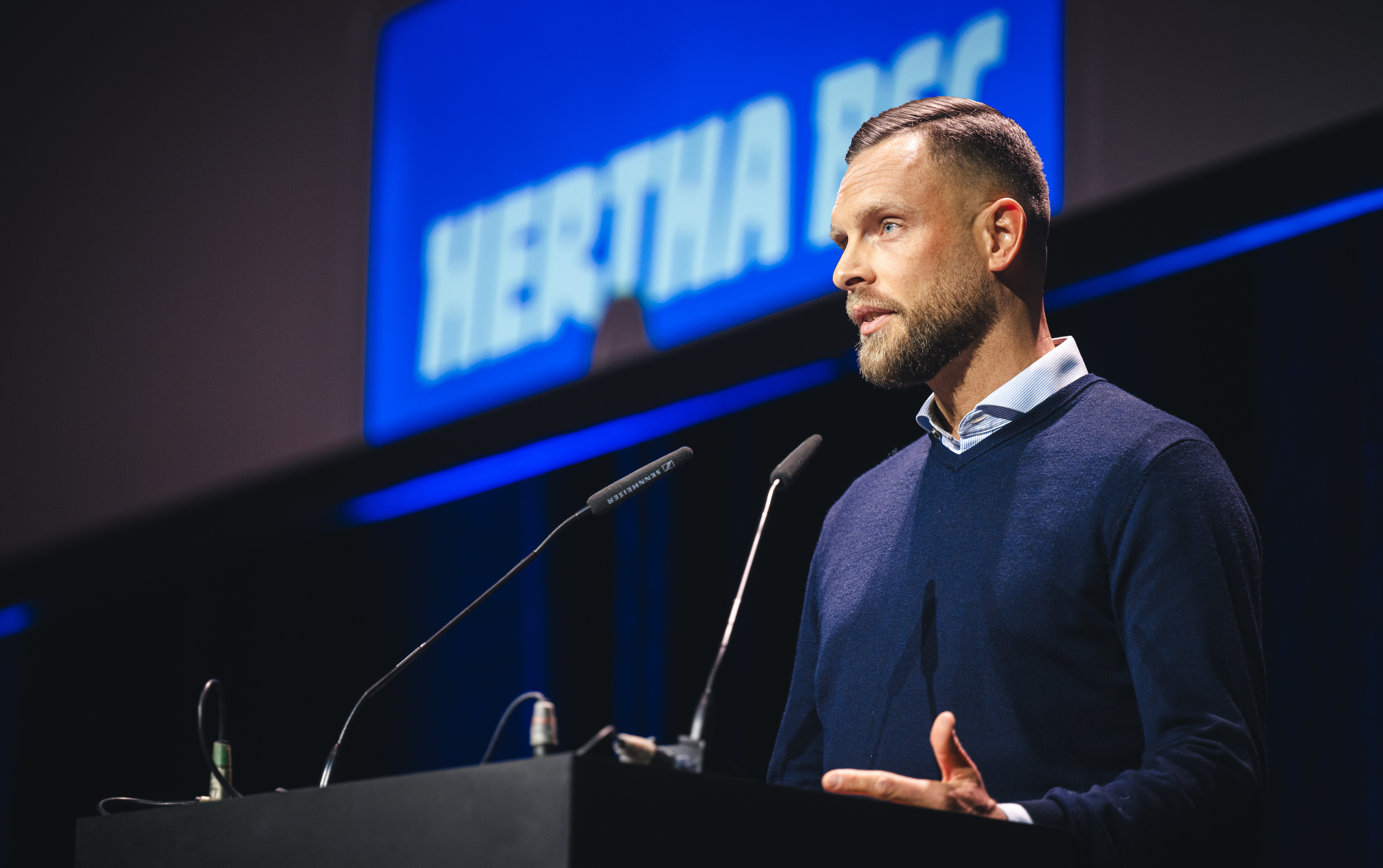 Niklas Lohse auf der Mitgliederversammlung.