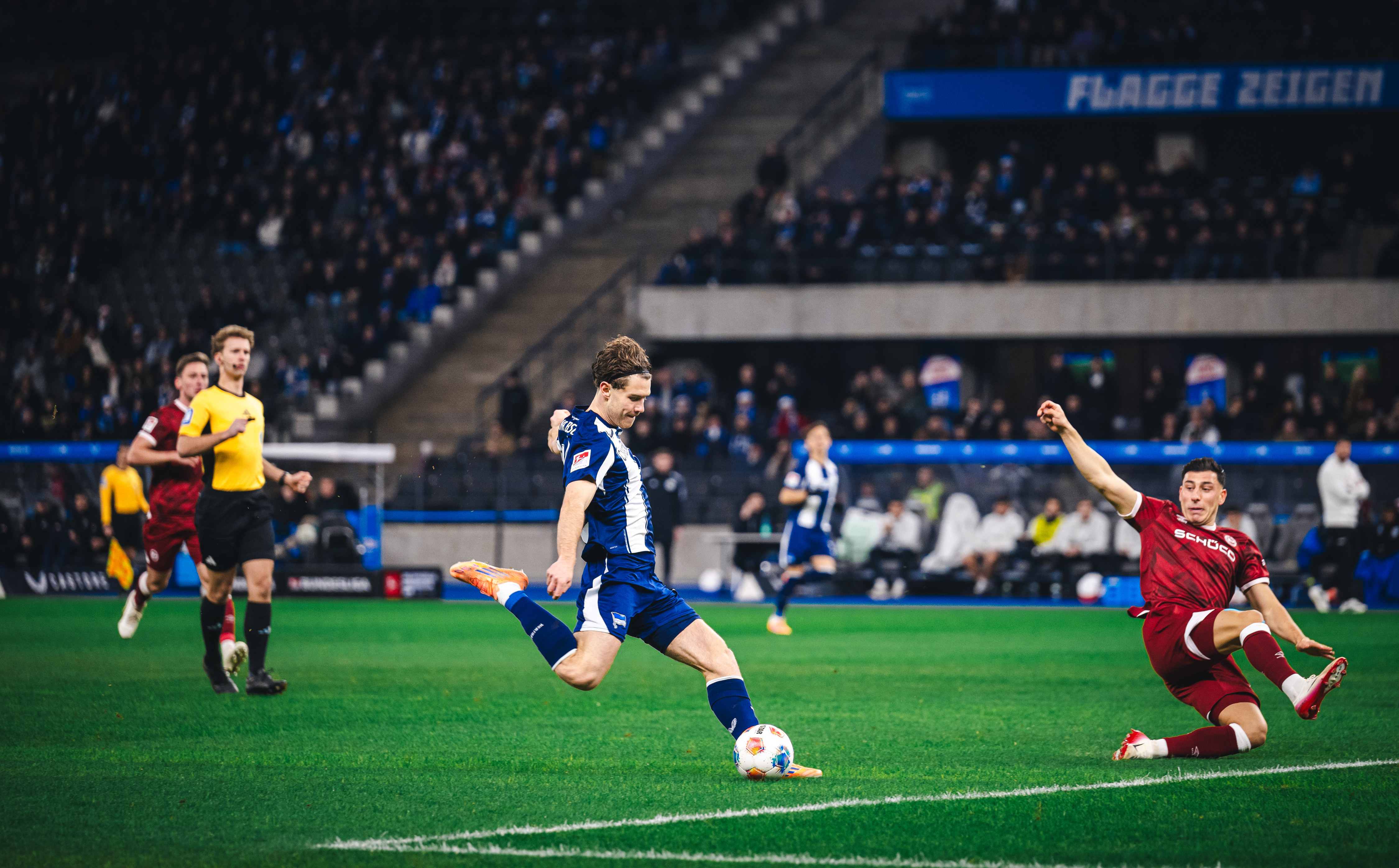 Linus Gechter schließt ab.