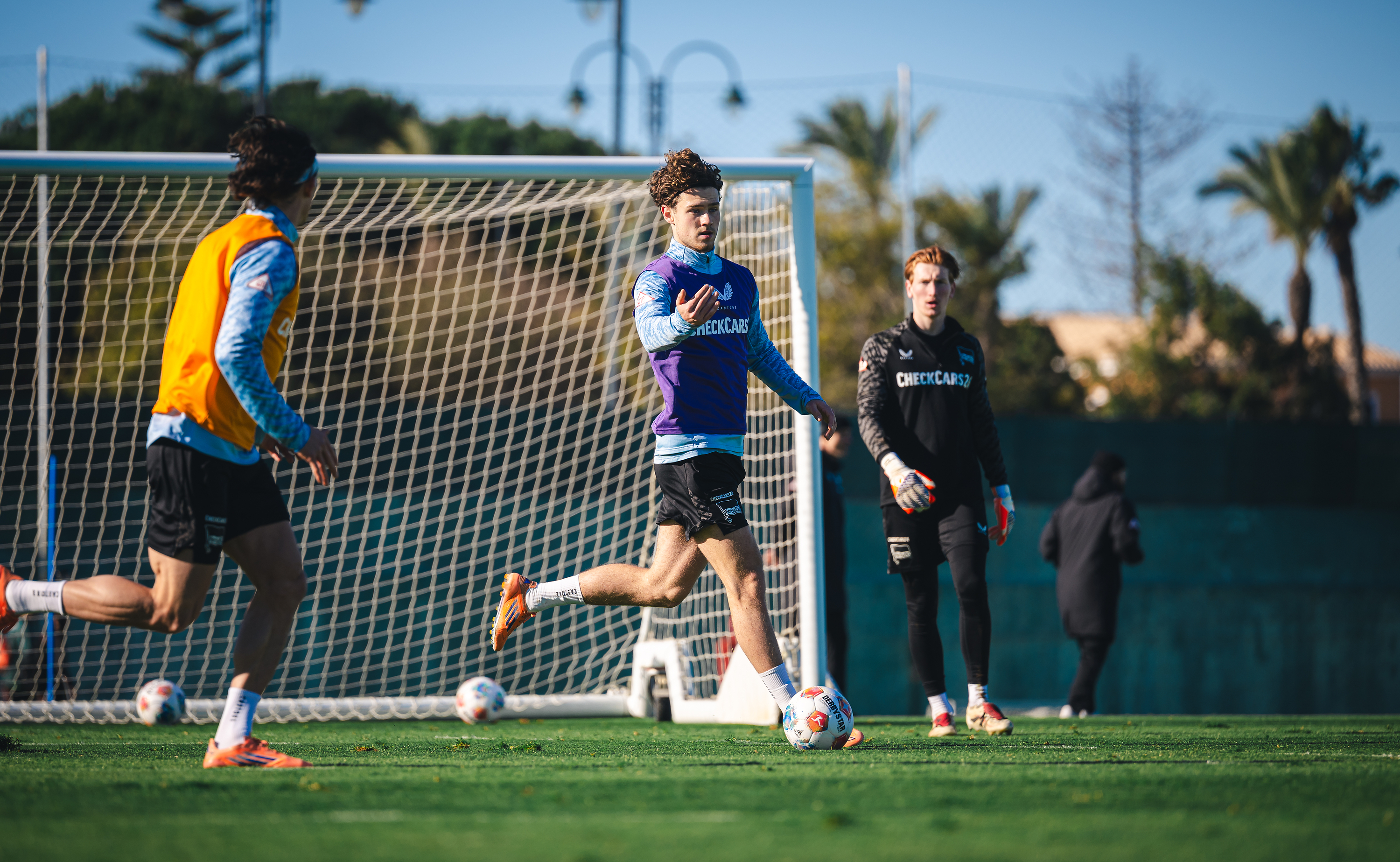 Linus Gechter führt den Ball.