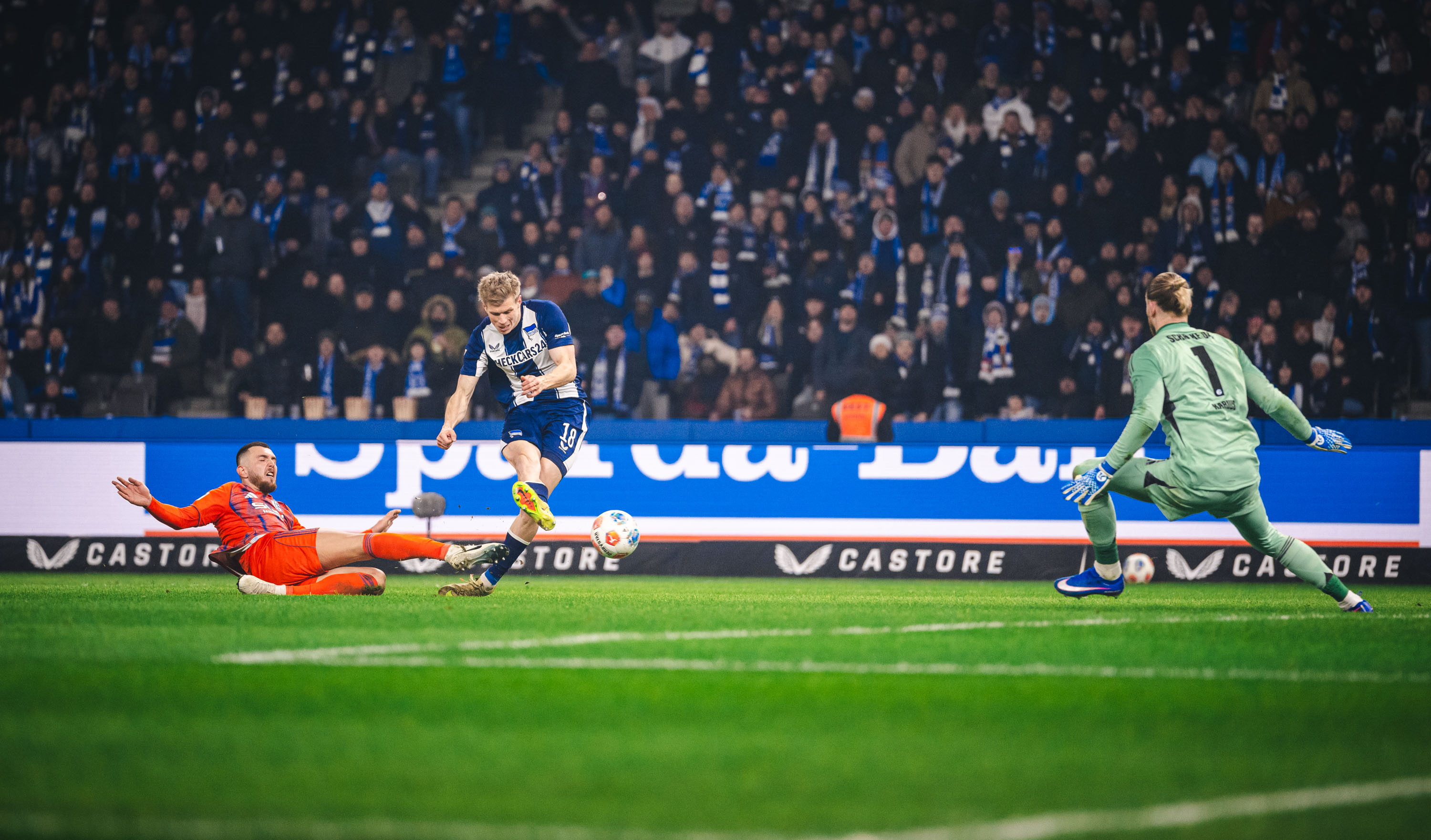 Luca Schuler mit einer Chance gegen Schalke.