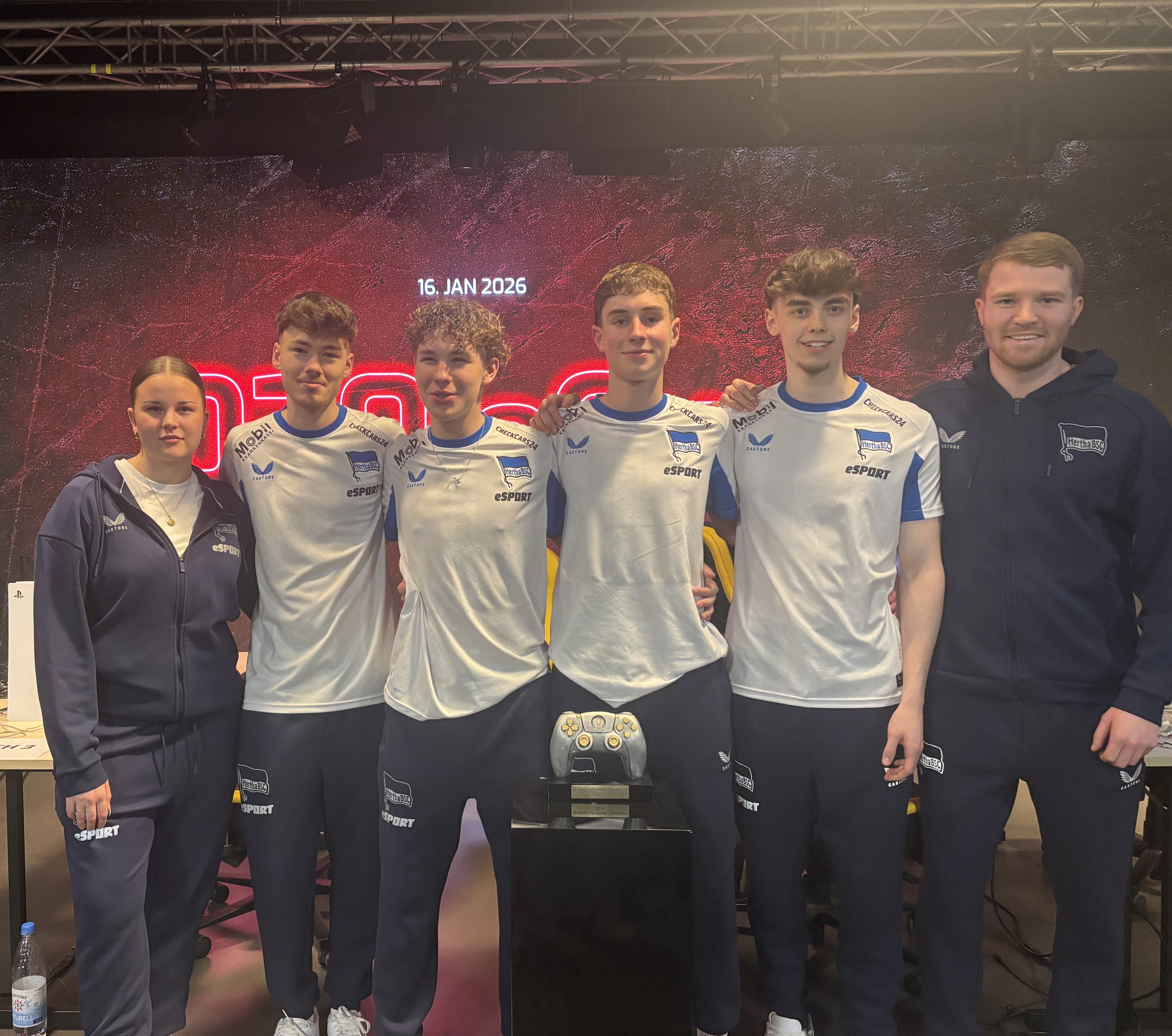 Das eSport-Team von Hertha BSC nach ihrem Titelgewinn.