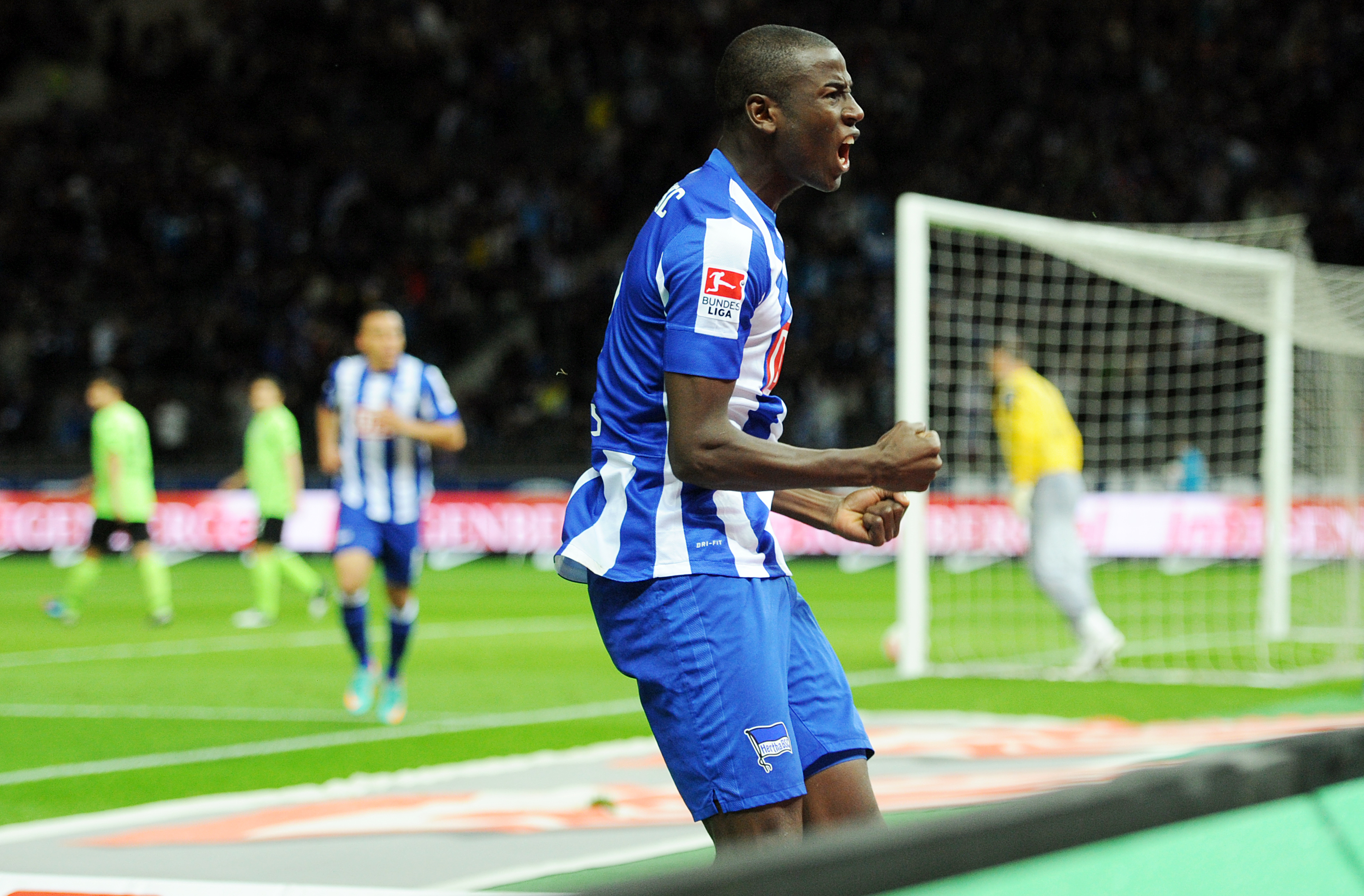 Adrián Ramos jubelt im Olympiastadion.