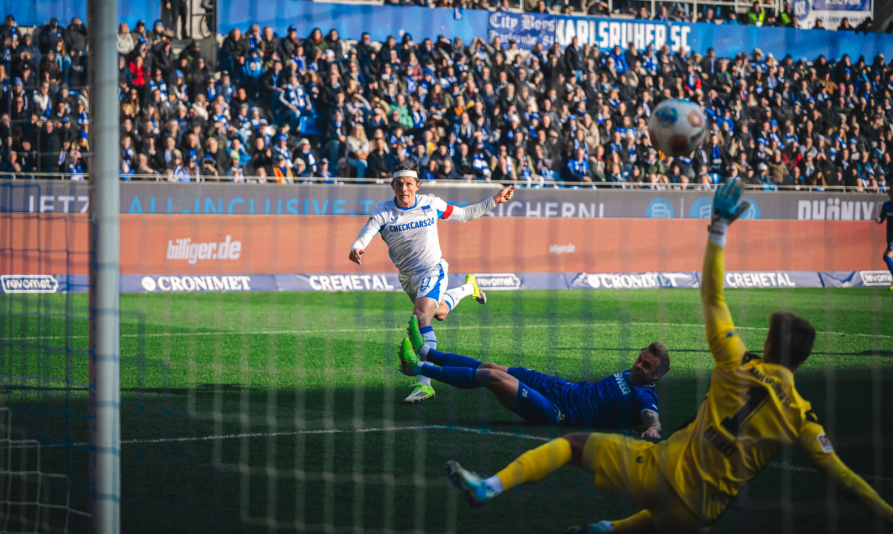 Fabian Reese bei seinem Ausgleichstor gegen den Karlsruher SC.