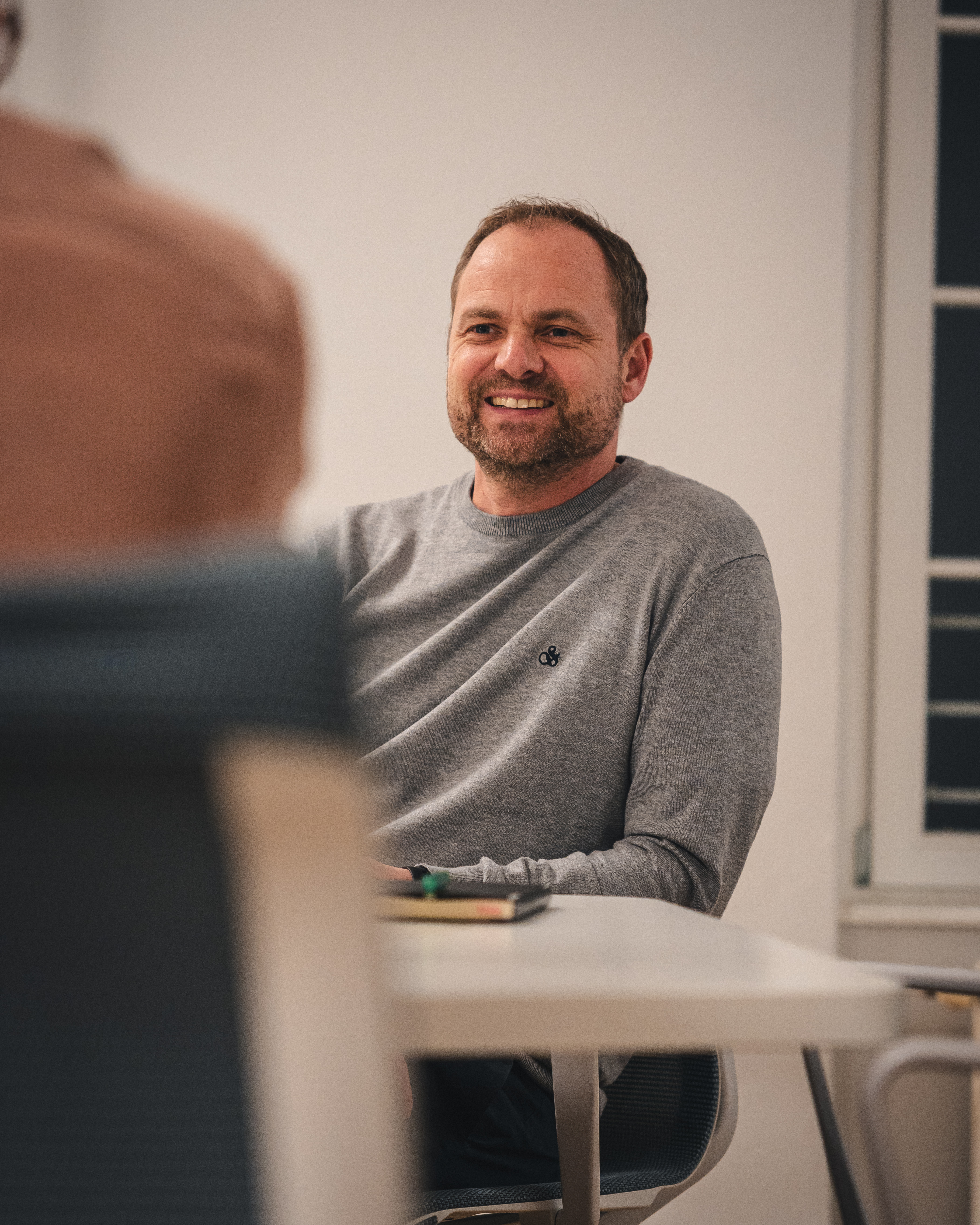 Björn Müller grinst.