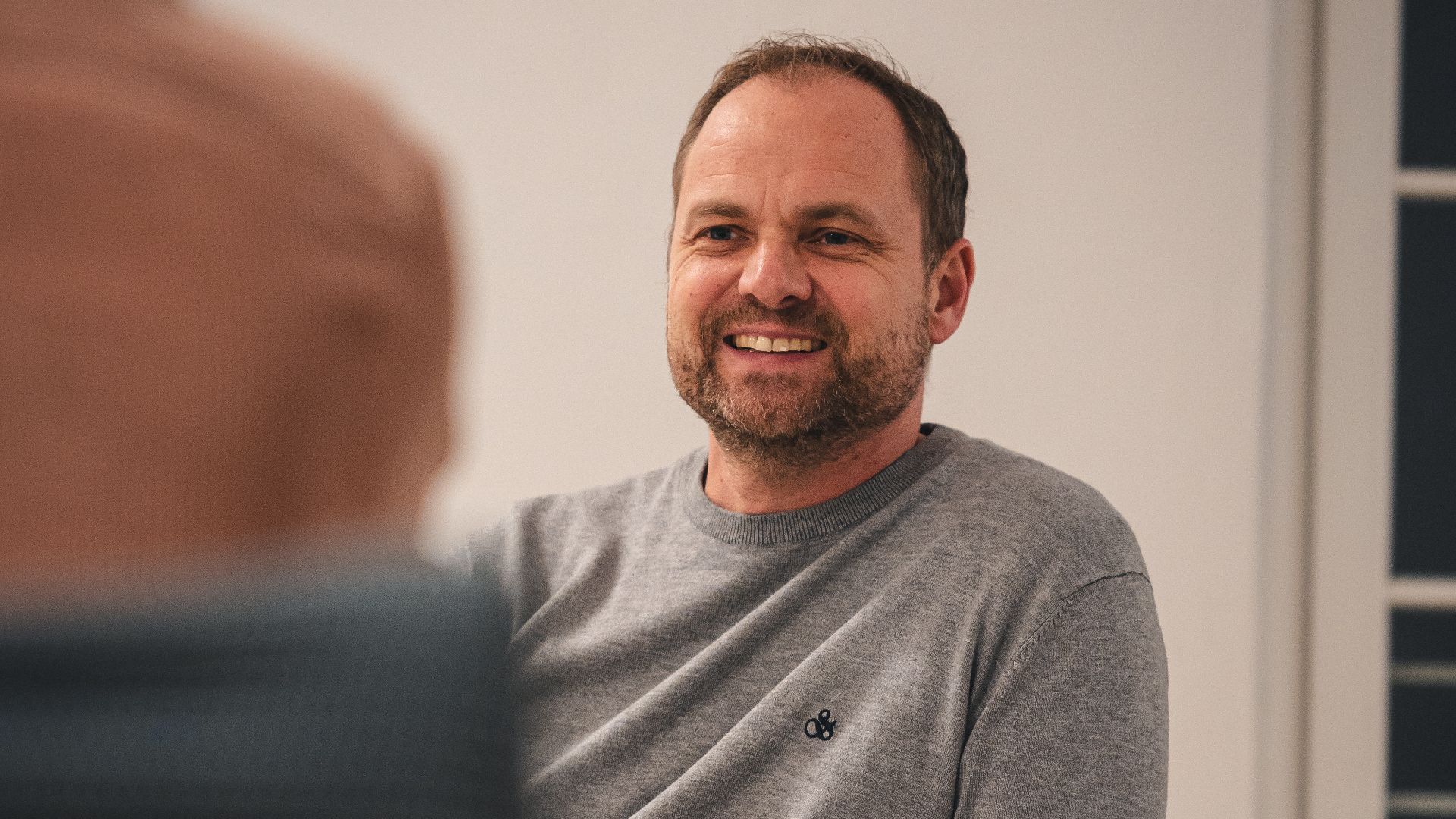 Björn Müller grinst.
