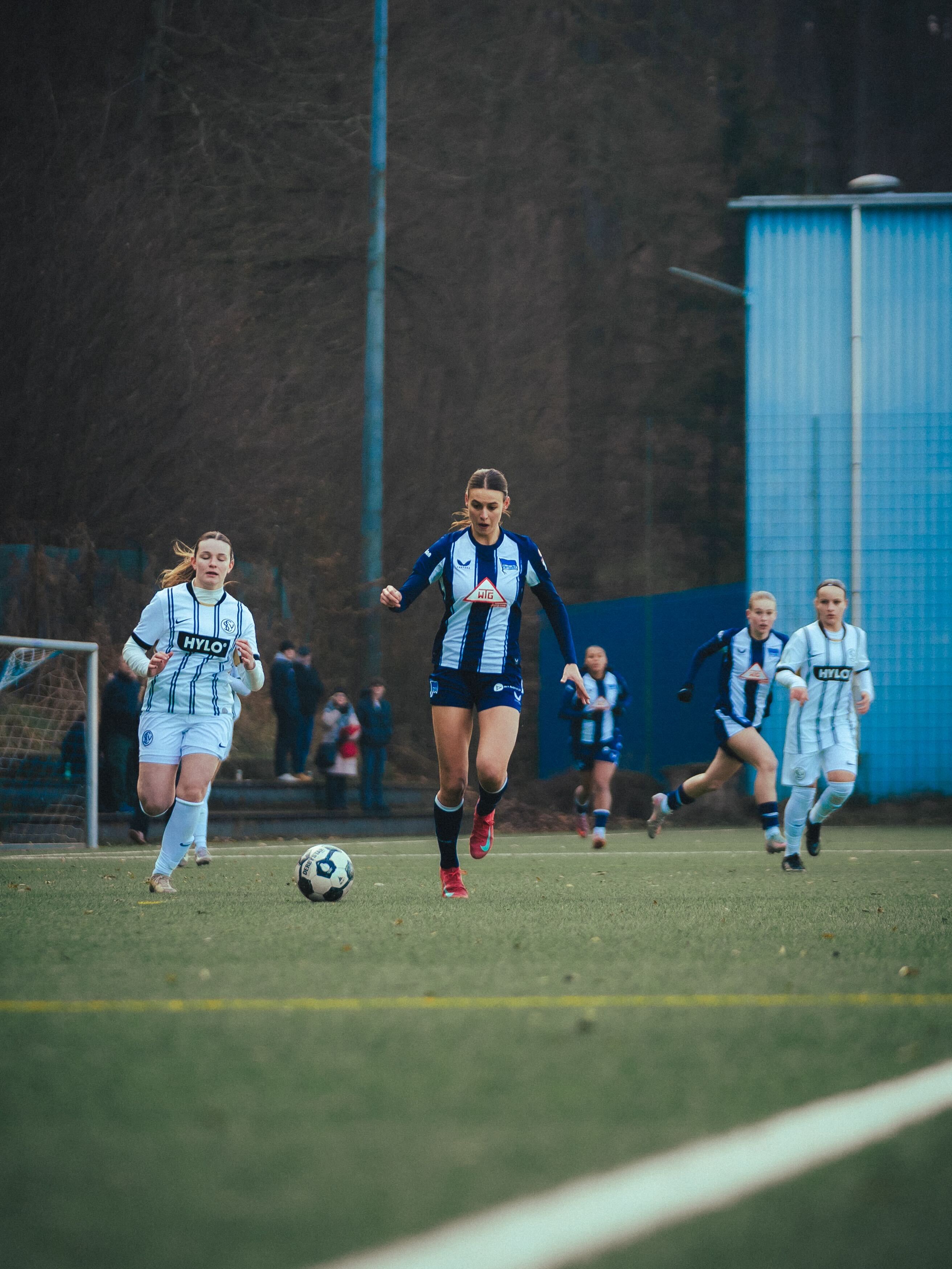 Testspielszene unserer Herthanerinnen gegen Hoffenheims U20.