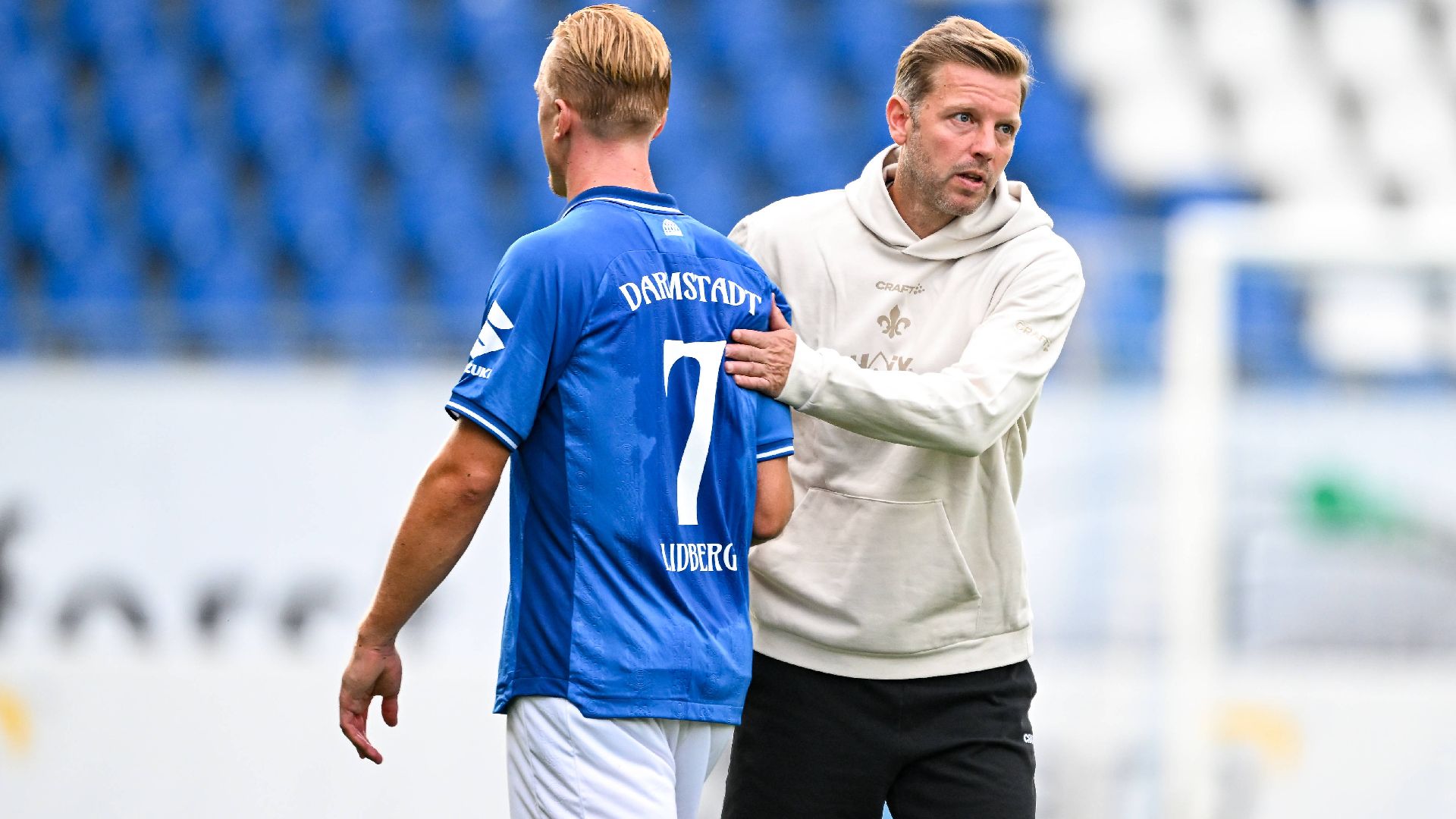 Isac Lindberg und Florian Kohfeldt von Darmstadt 98.
