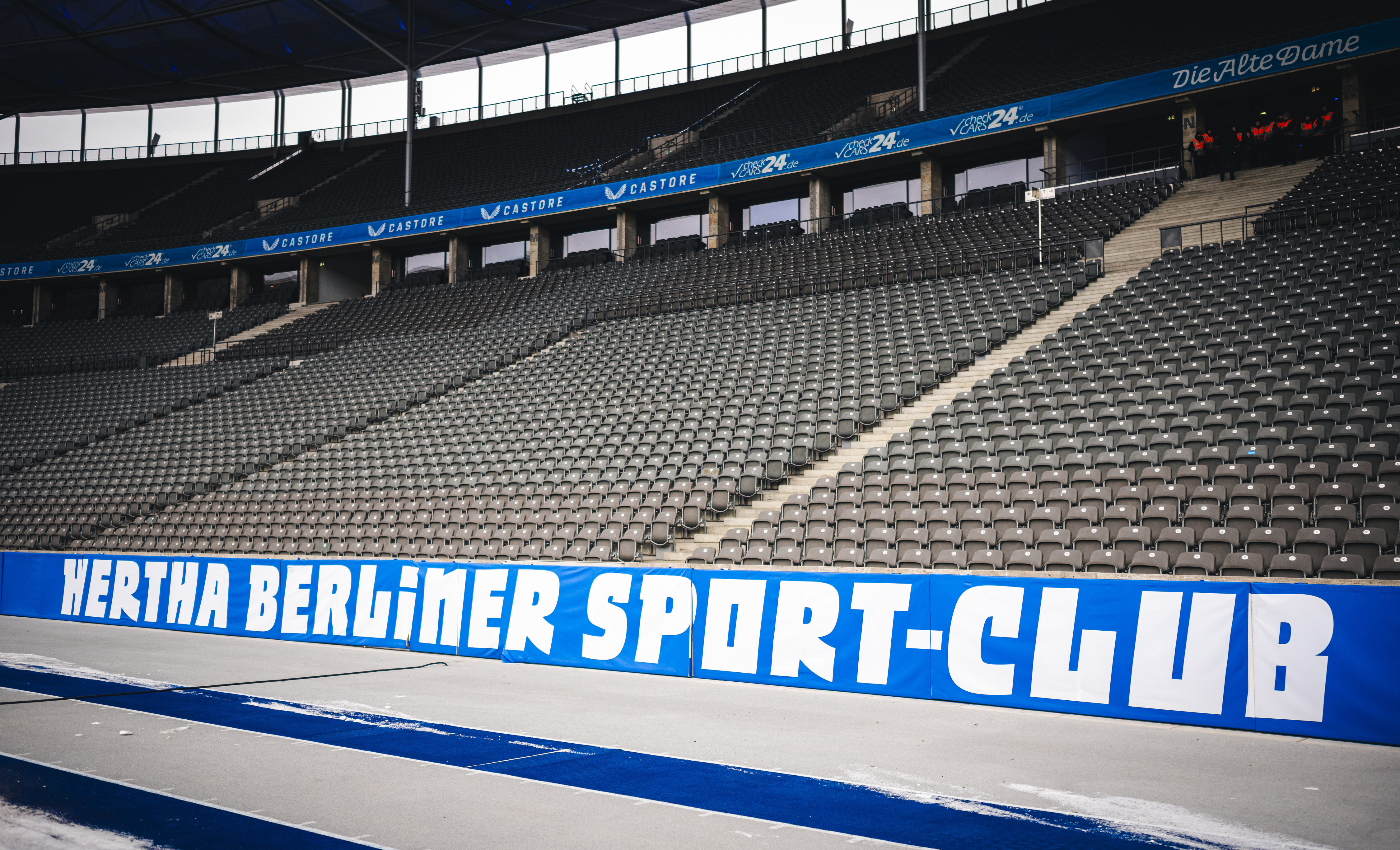 Die leeren Ränge im Olympiastadion.