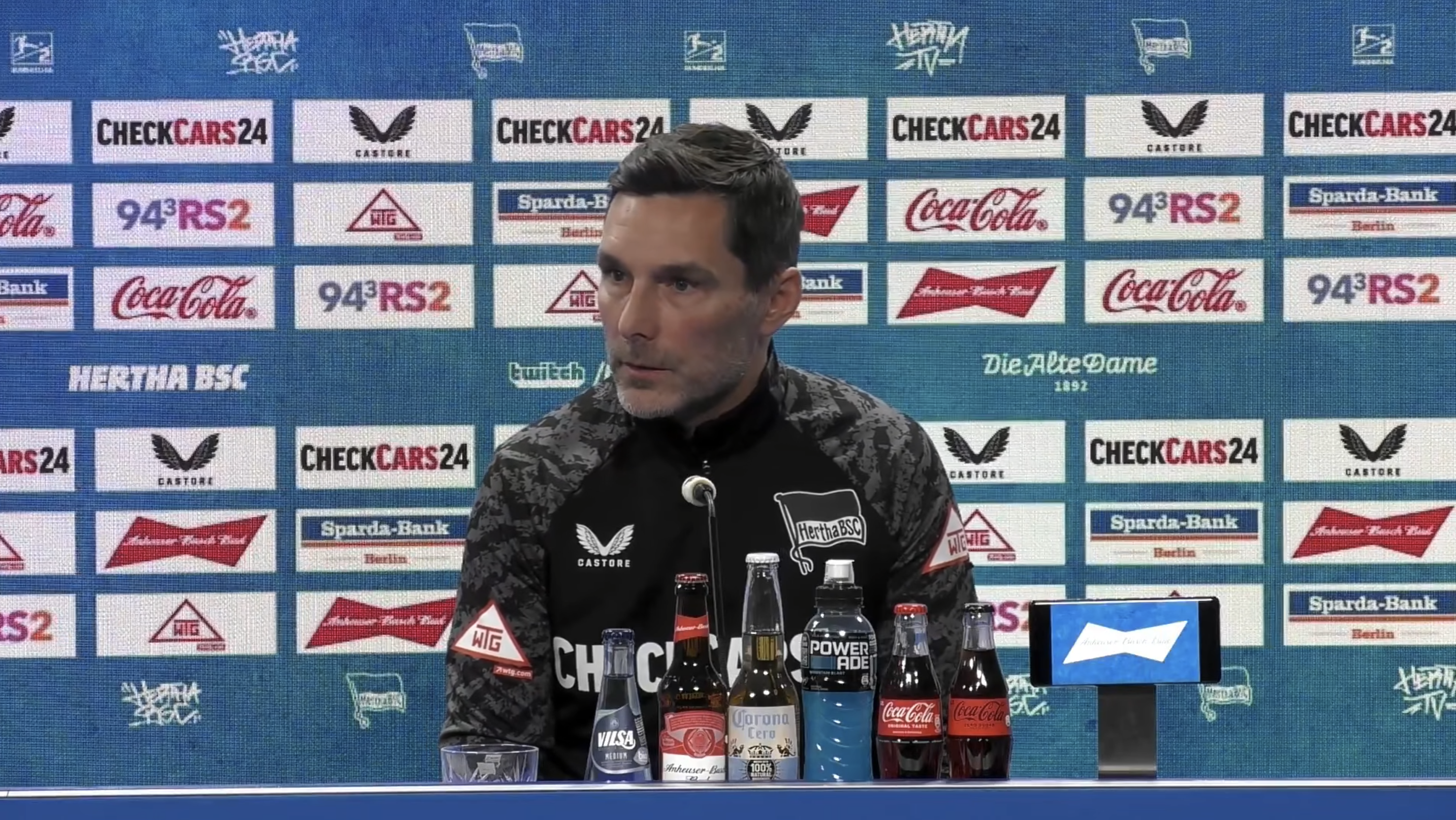 Stefan Leitl in der Pressekonferenz.