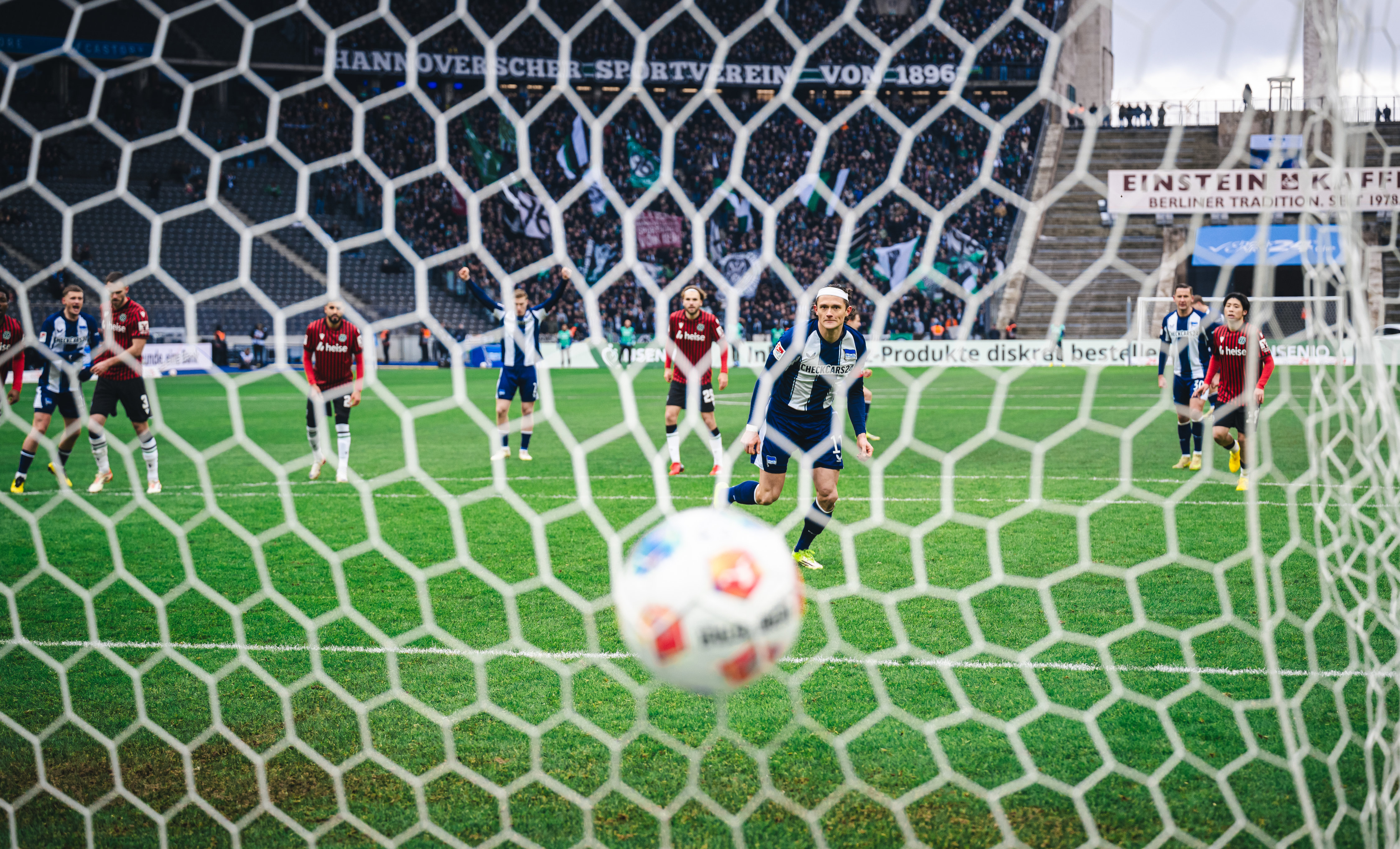 Fabian Reese trifft per Elfmeter.