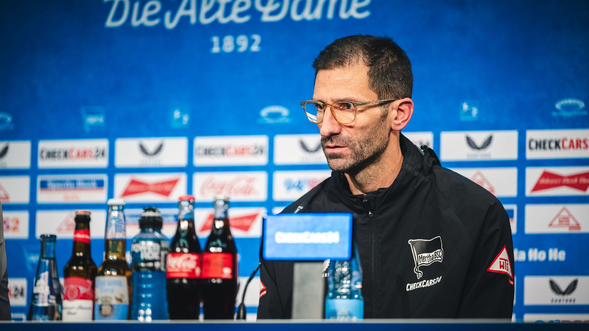 Andre Mijatović bei der Pressekonferenz.