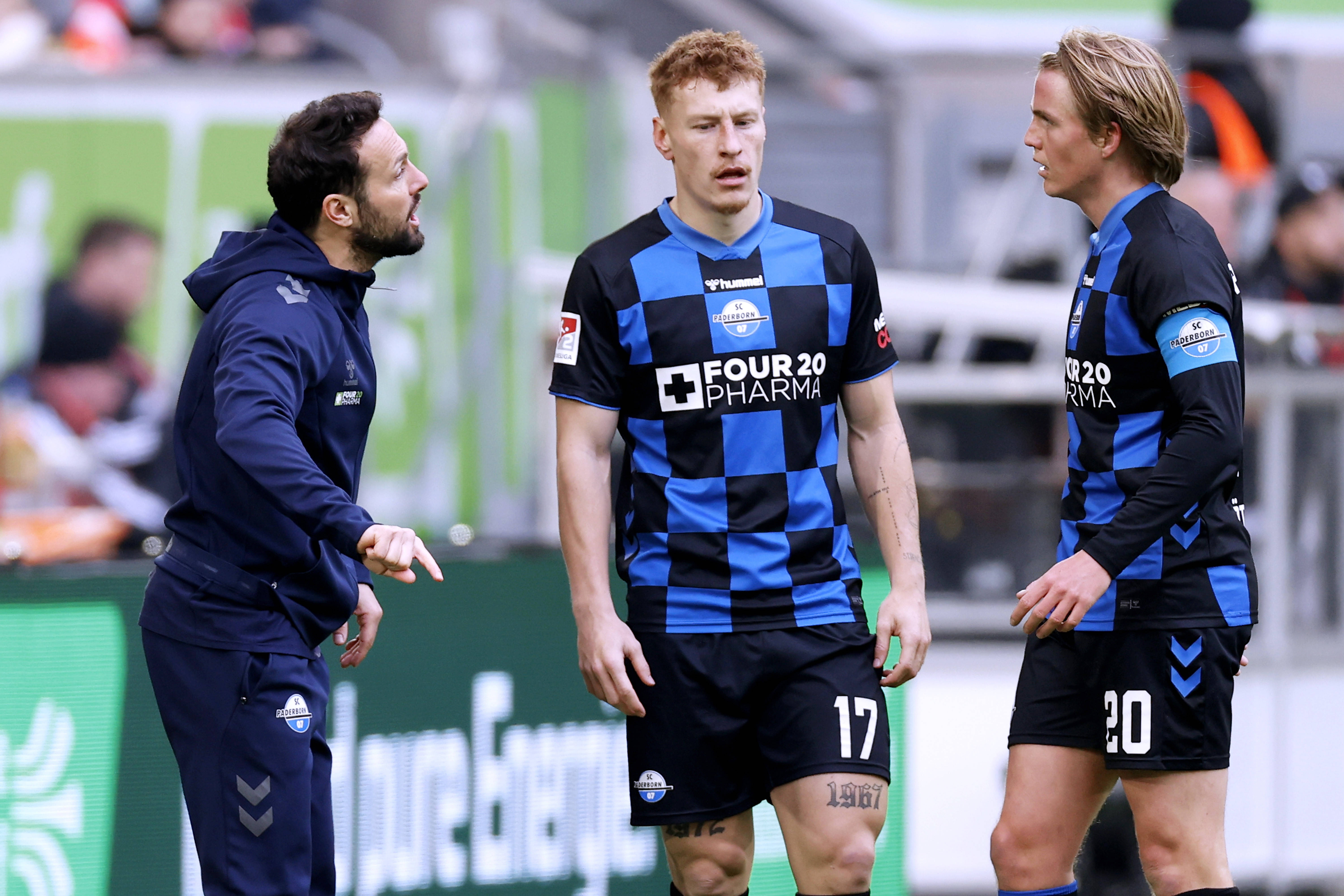 Ralf Kettemann spricht mit Laurin Curda und Felix Götze.