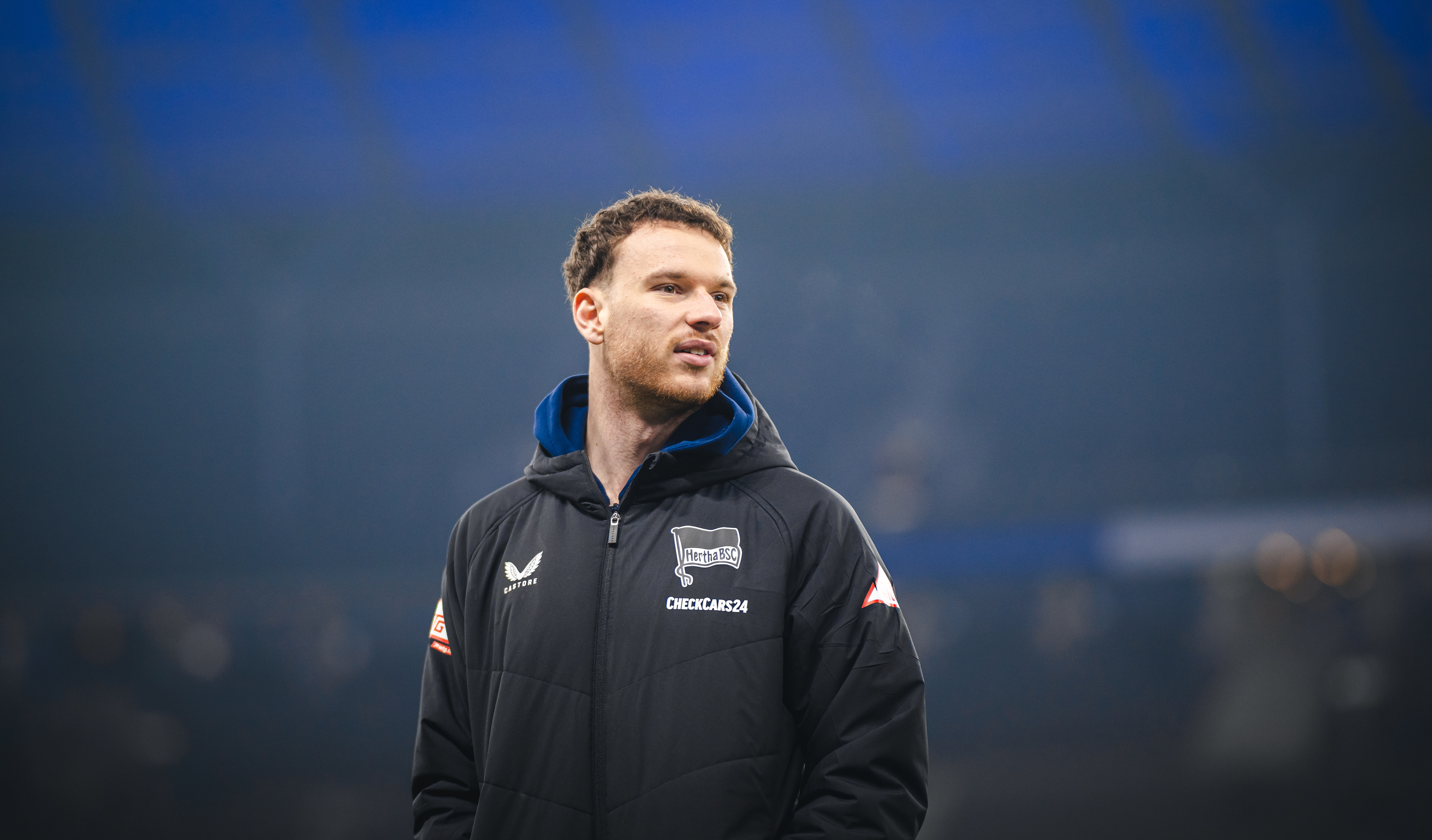 Pascal Klemens steht im Olympiastadion.