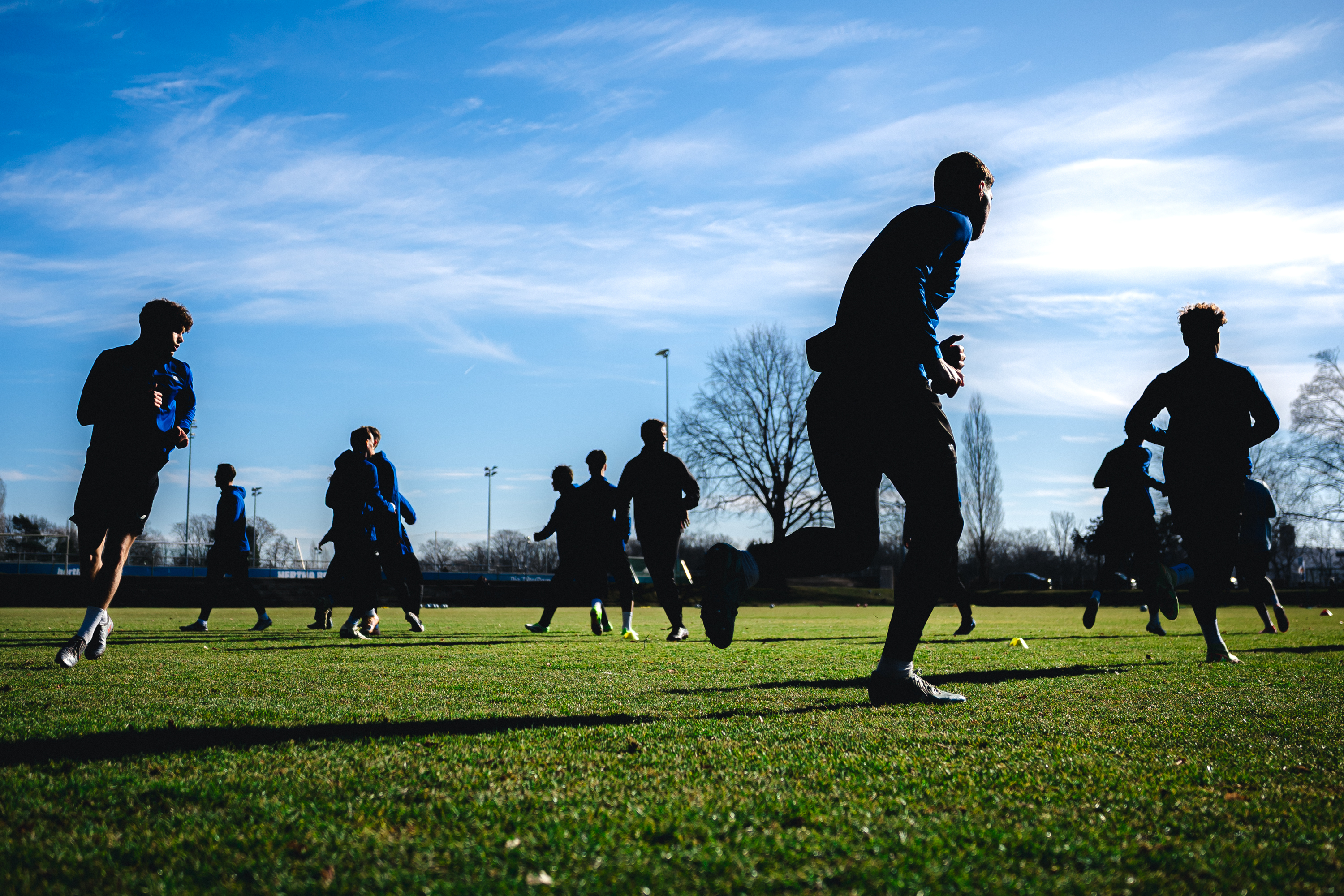 Die U23 rennt im Training.